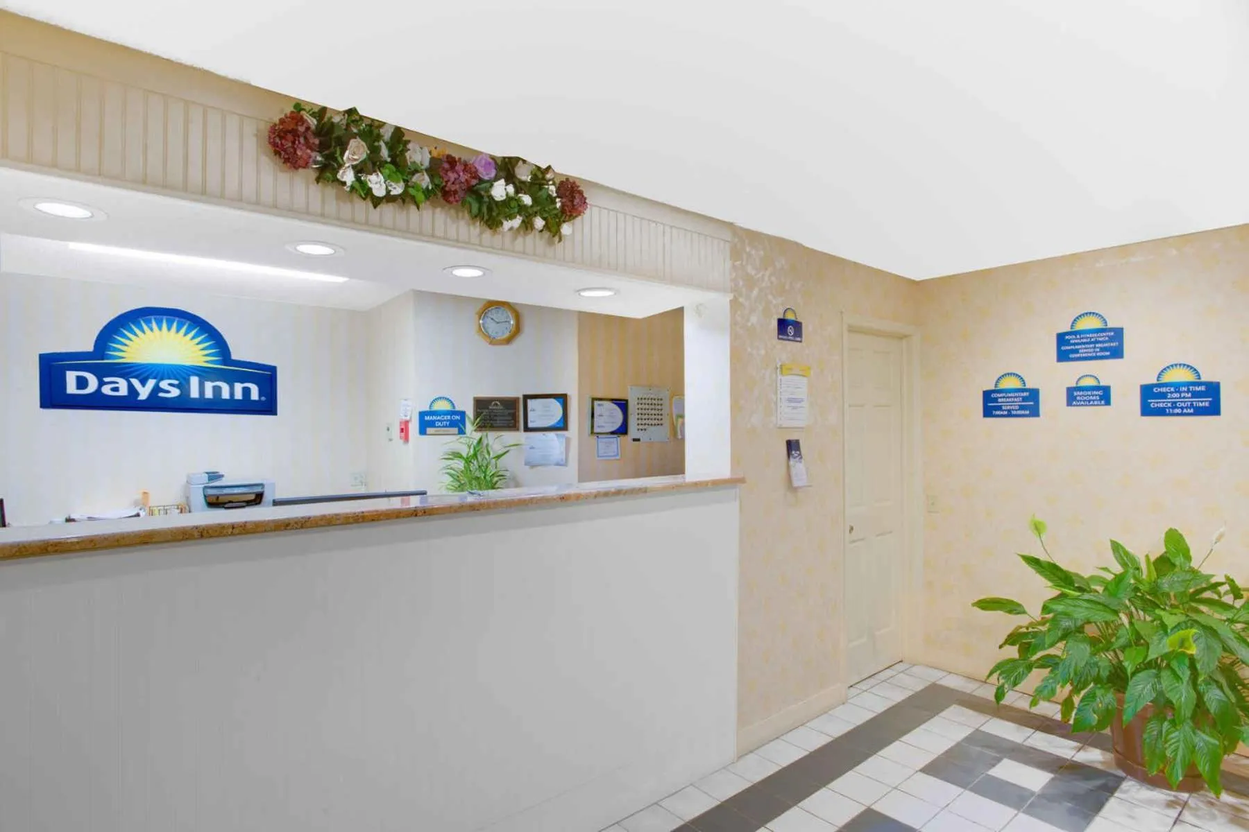 Lobby or reception, Lobby/Reception in Days Inn by Wyndham Auburn/Finger Lakes Region