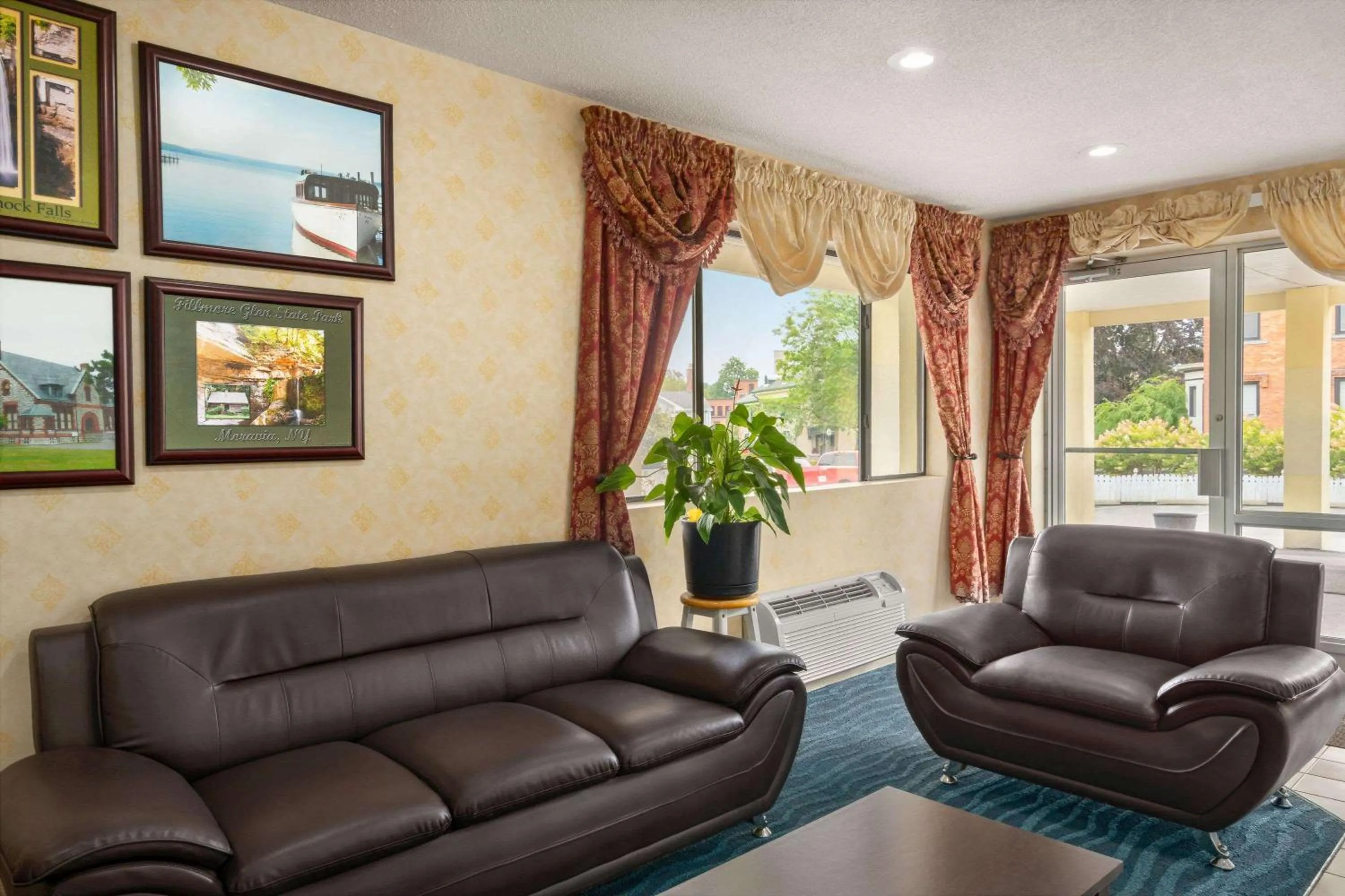 Lobby or reception, Seating Area in Days Inn by Wyndham Auburn/Finger Lakes Region