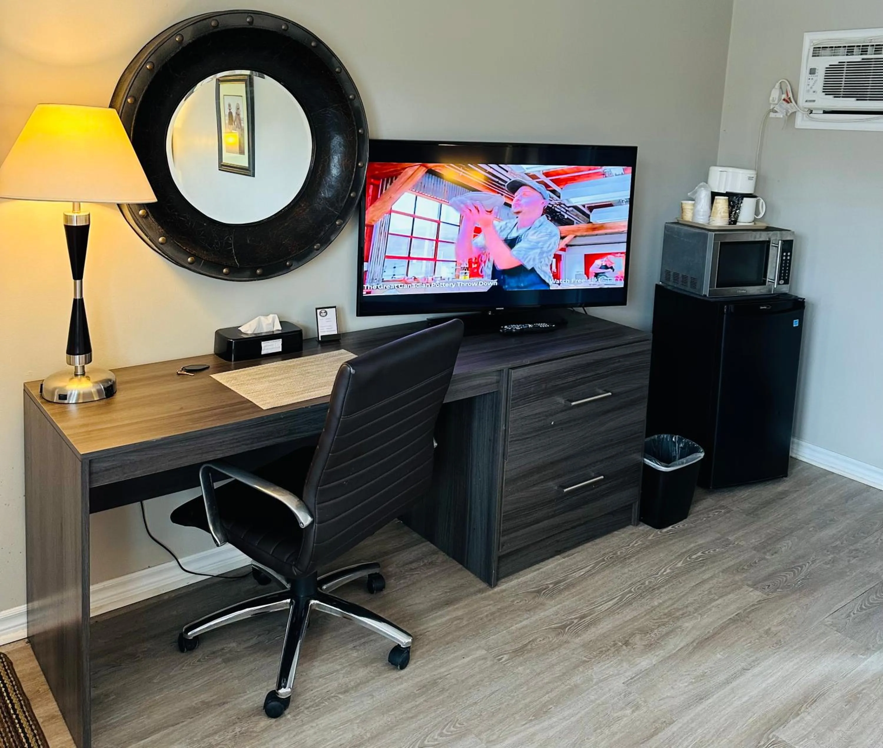 Evening entertainment in Lakeview Motel & Cottage