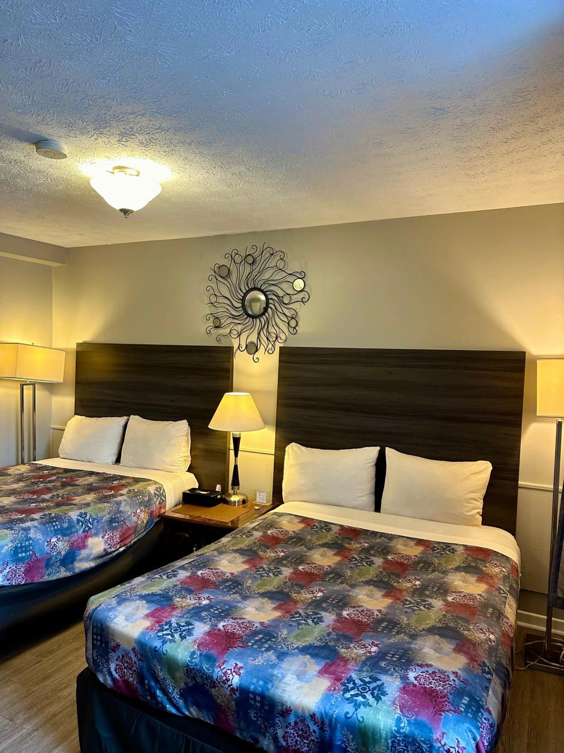 Bed in Lakeview Motel & Cottage