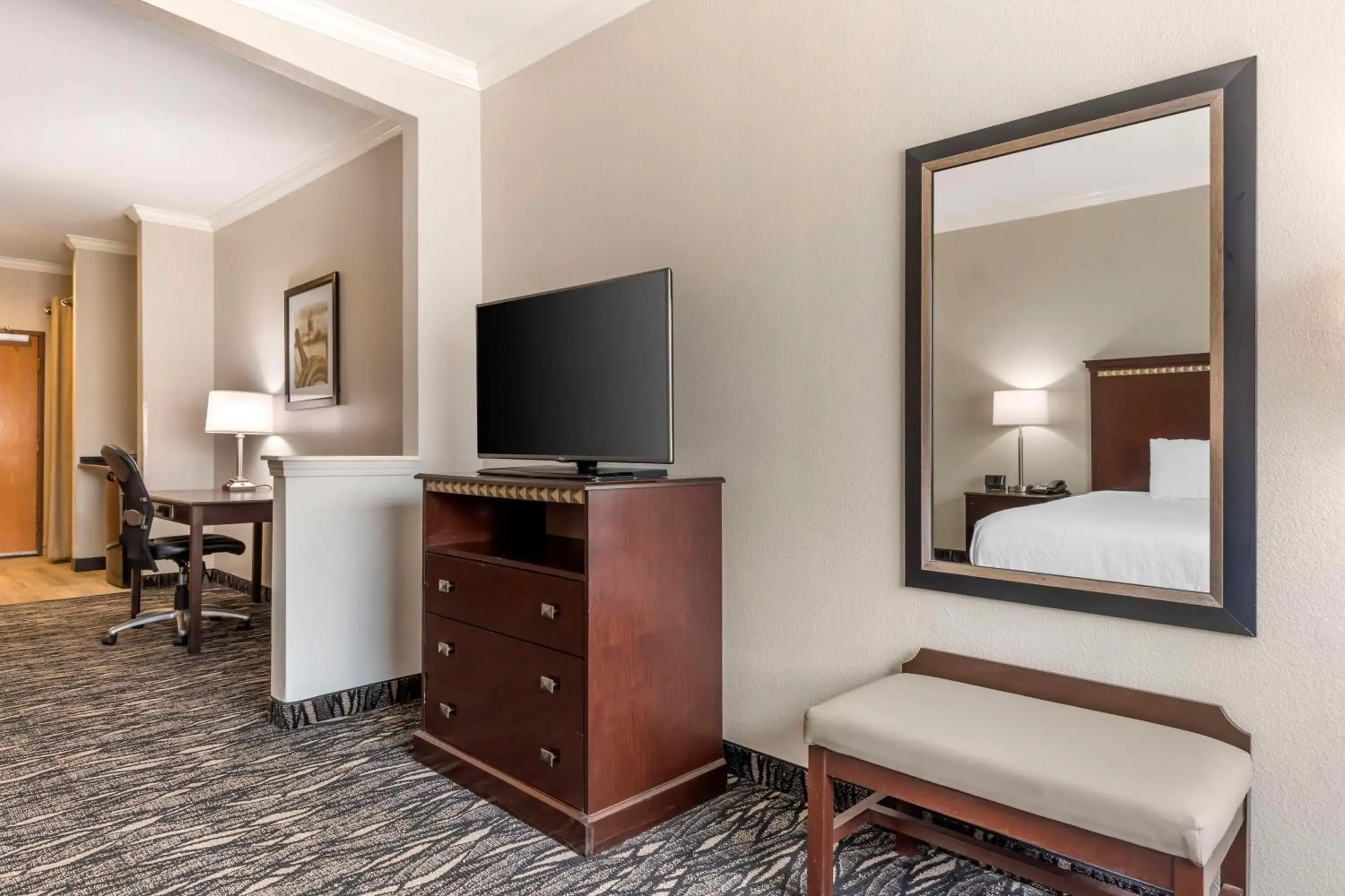 King Room with Bath Tub - Disability Access in Best Western Plus Lake Worth Inn & Suites King Room with Bath Tub - Disability Access in Best Western Plus Lake Worth Inn & Suites