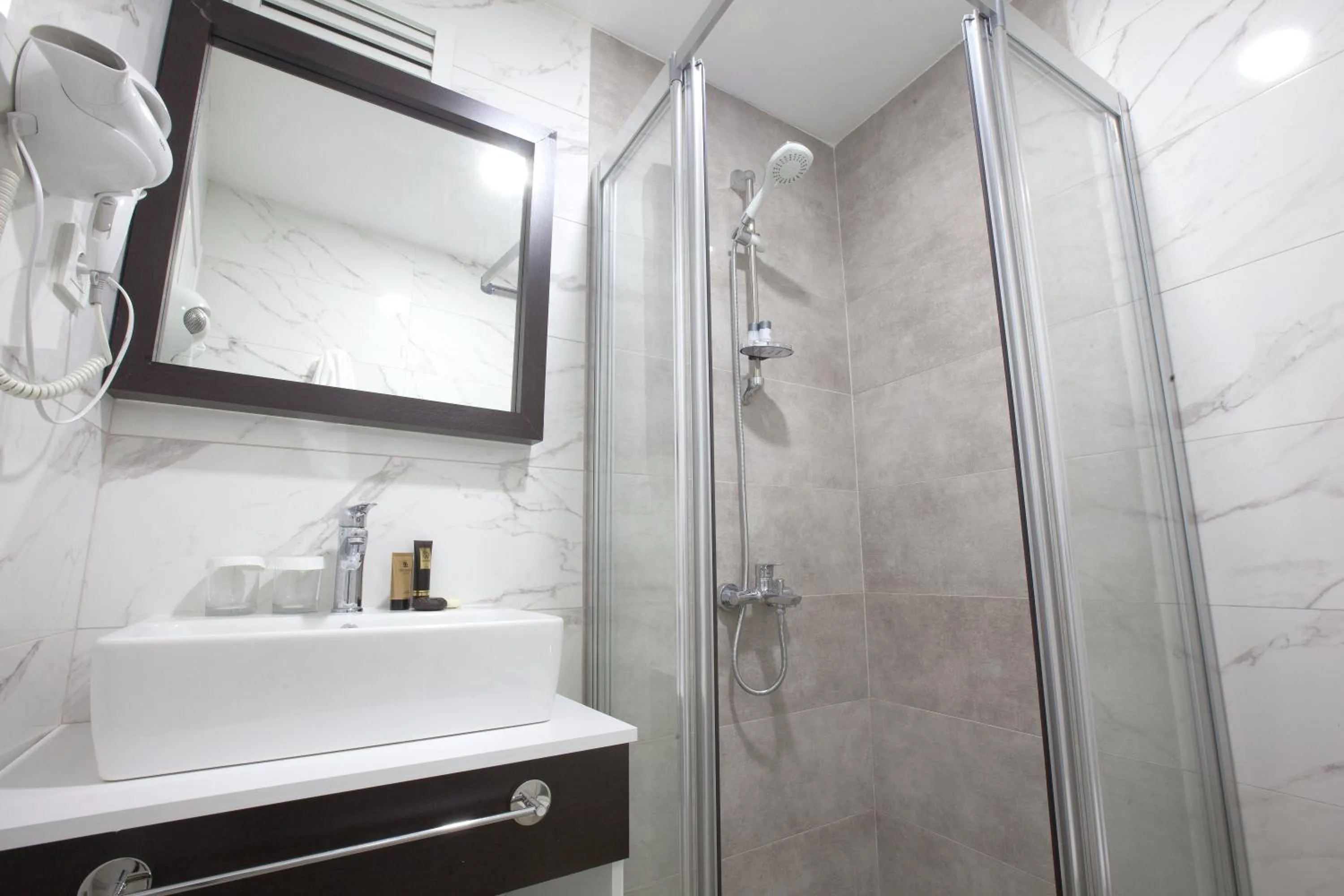 Bathroom in Siete Hotel