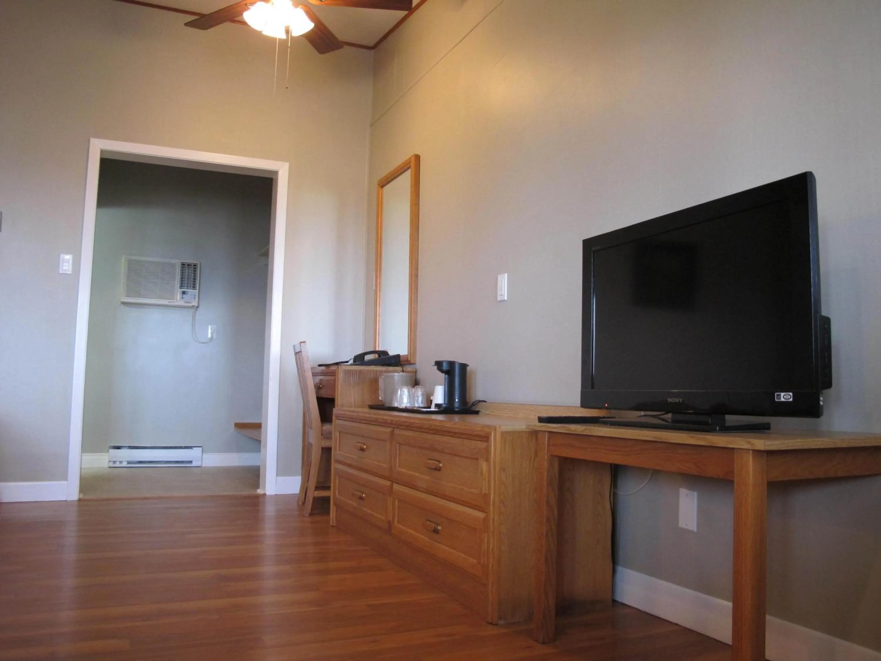 TV and multimedia in Laurie's Inn