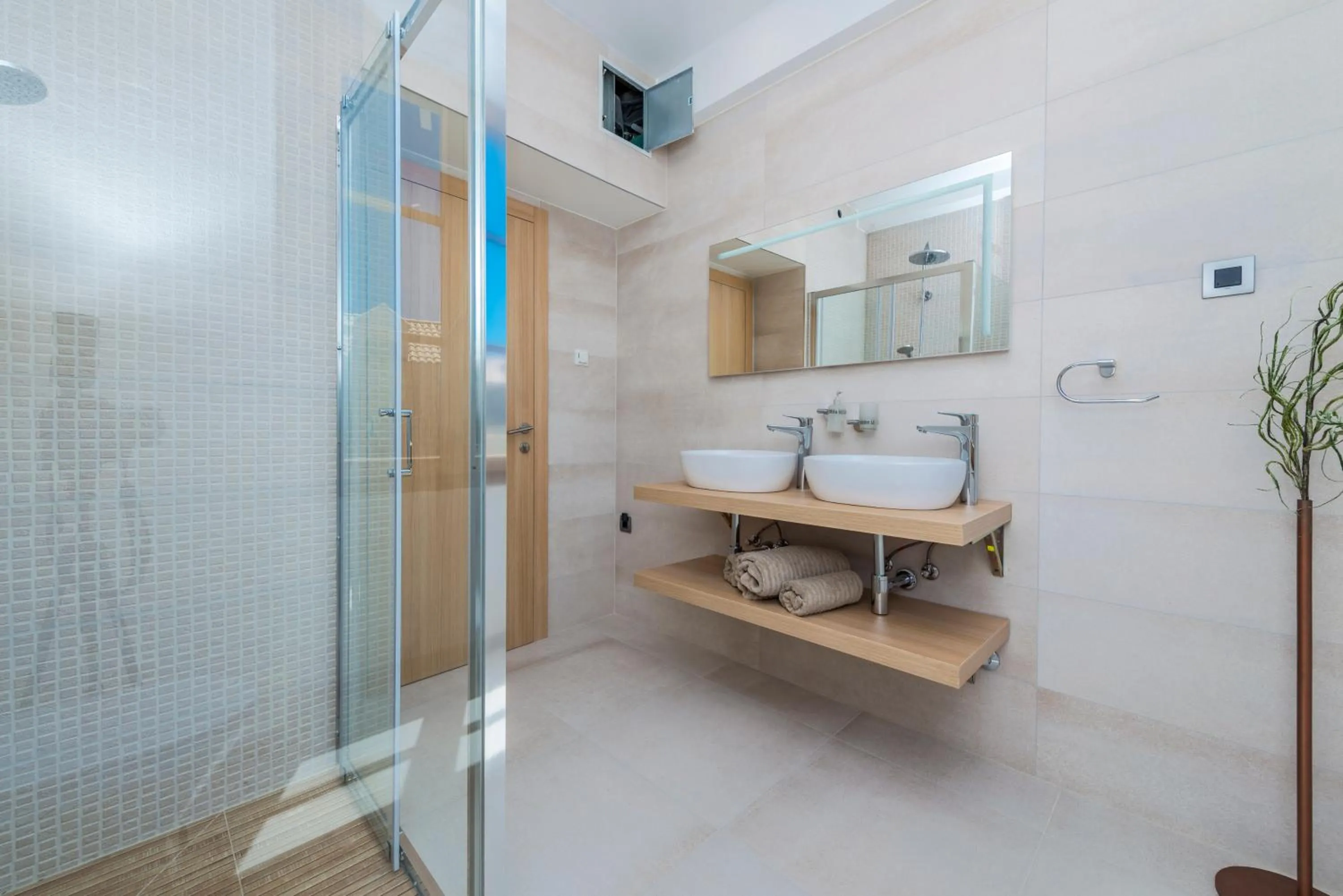 Shower in Casa Antika Suites
