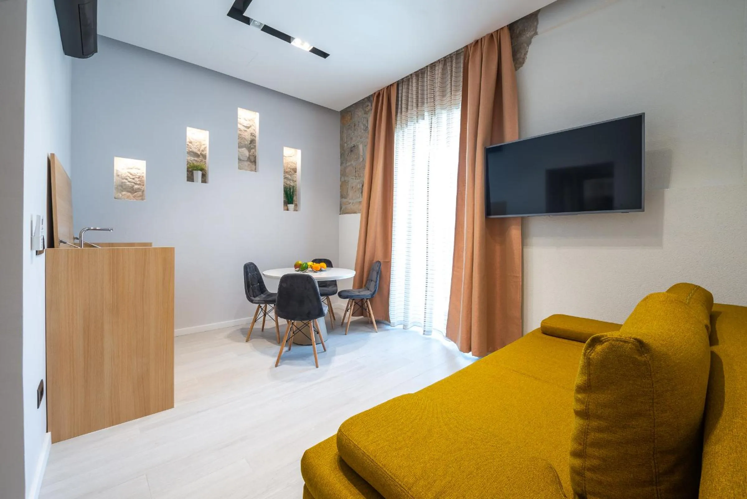 TV and multimedia in Casa Antika Suites