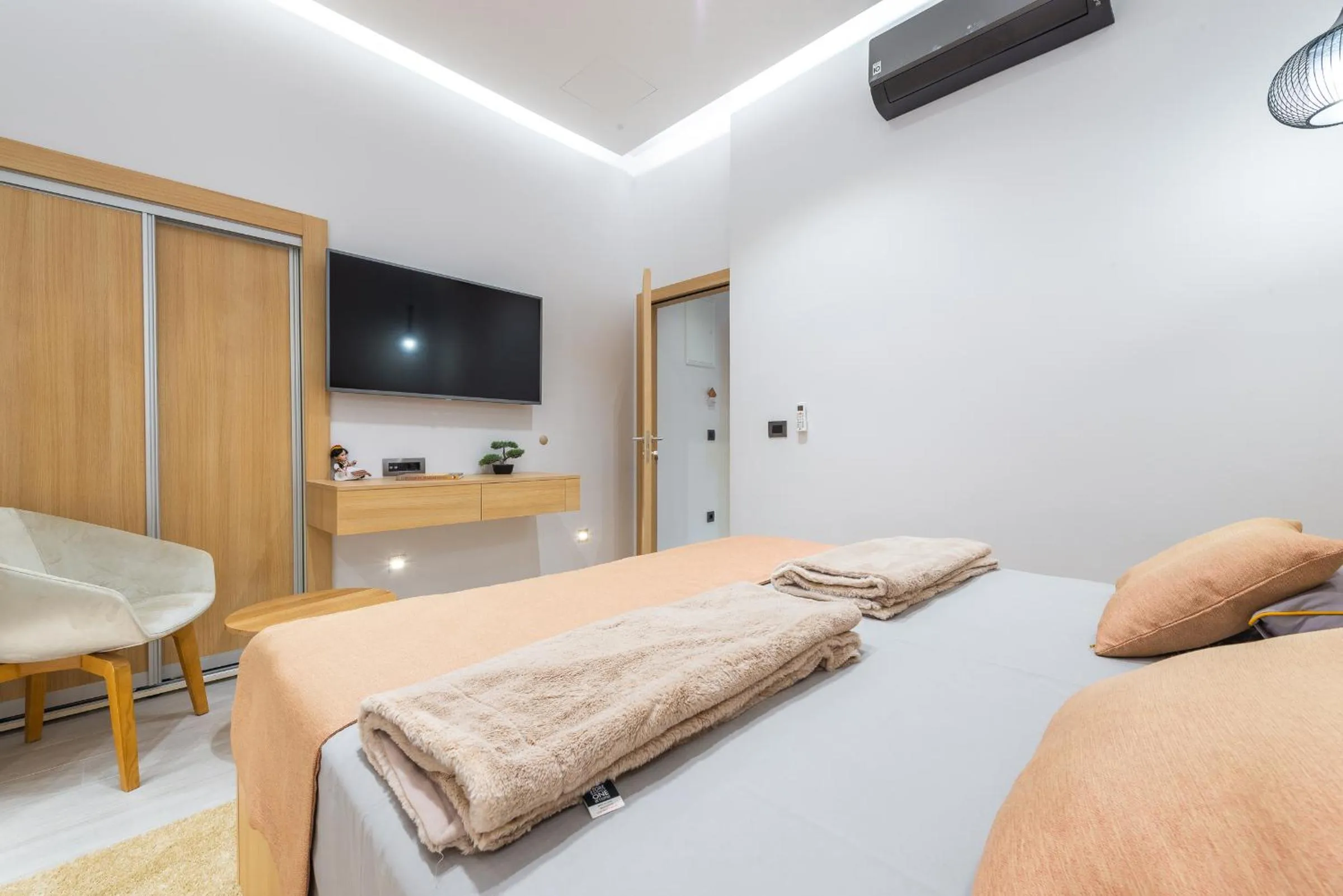 Photo of the whole room, Bed in Casa Antika Suites