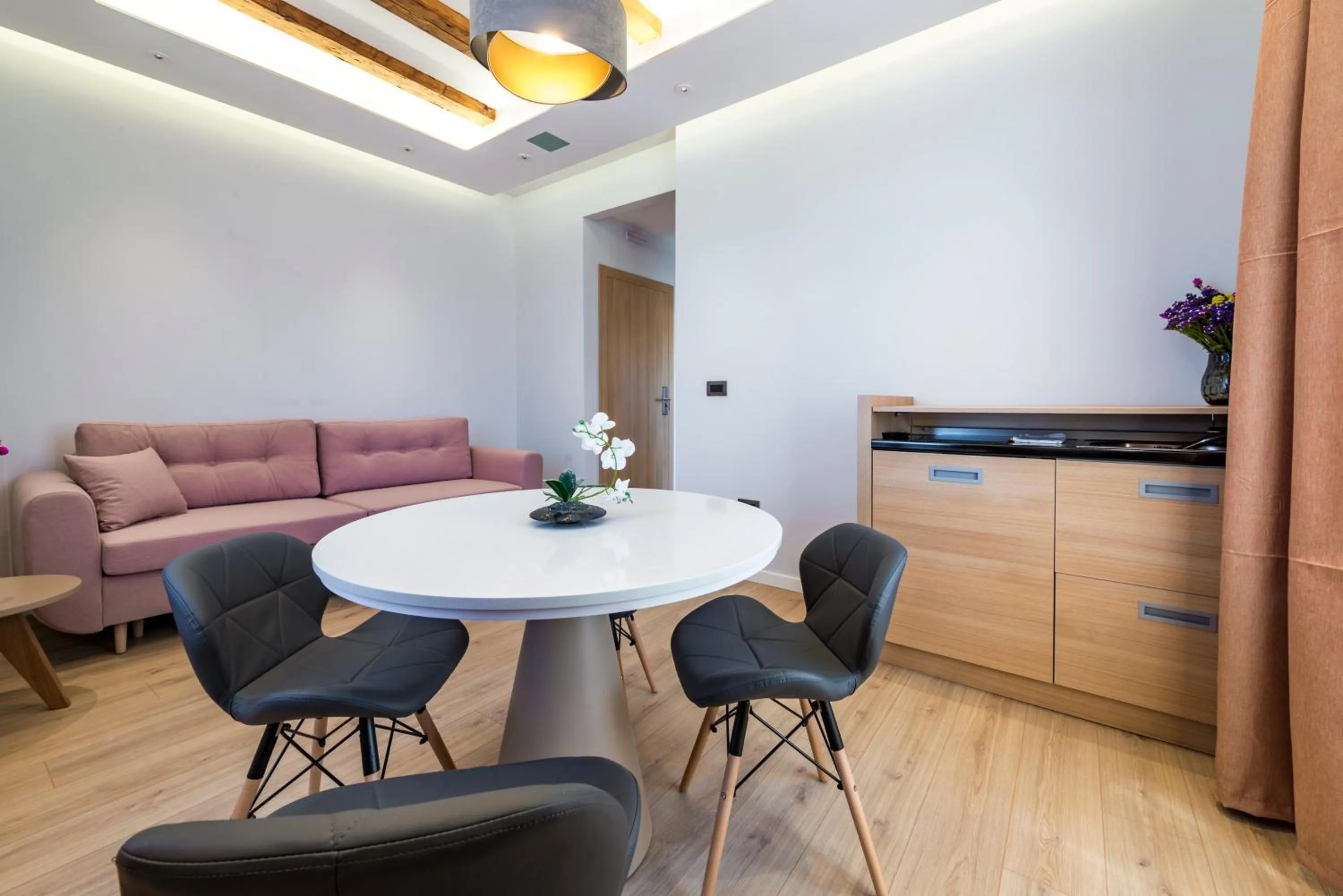 Kitchen or kitchenette in Casa Antika Suites