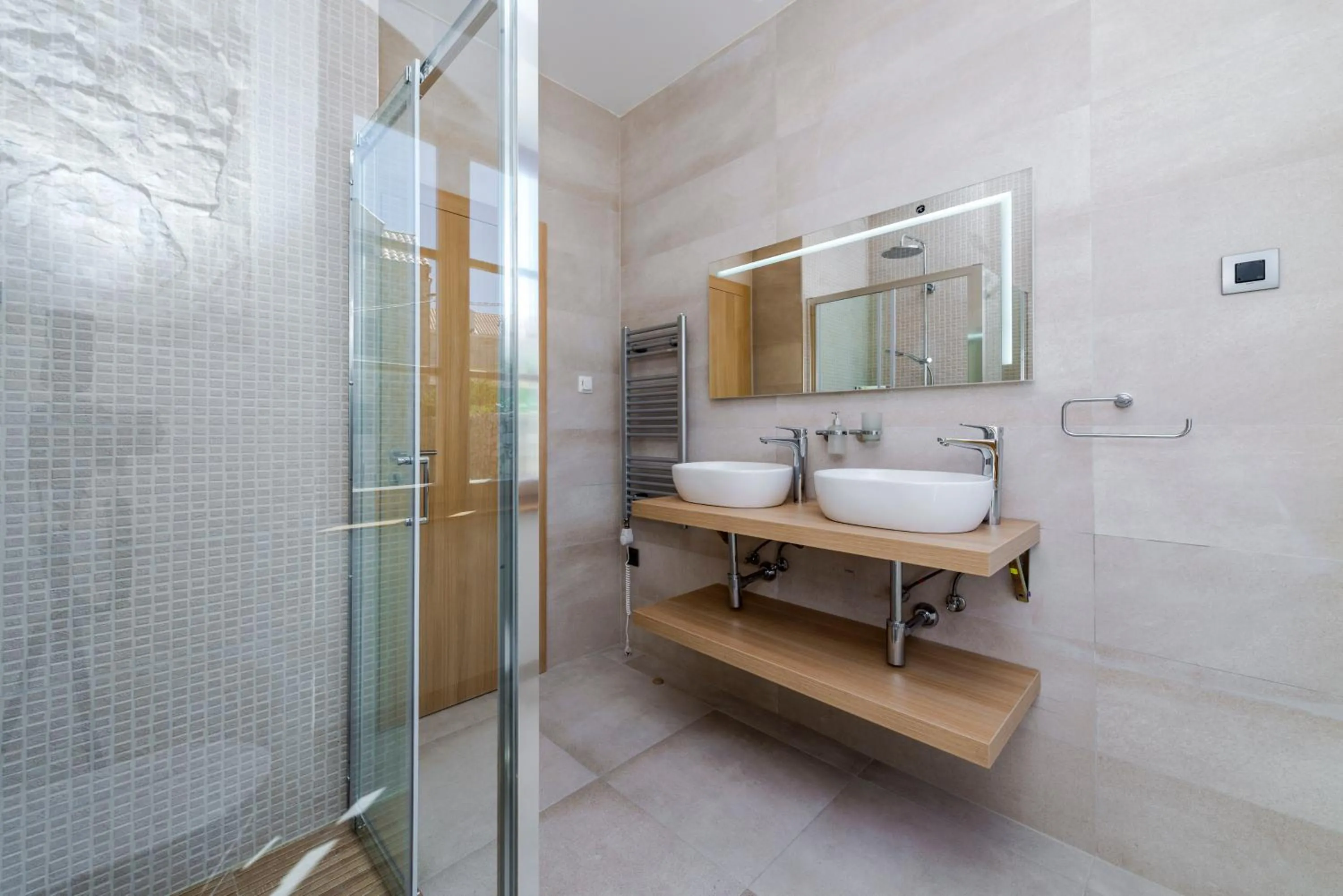 Shower in Casa Antika Suites
