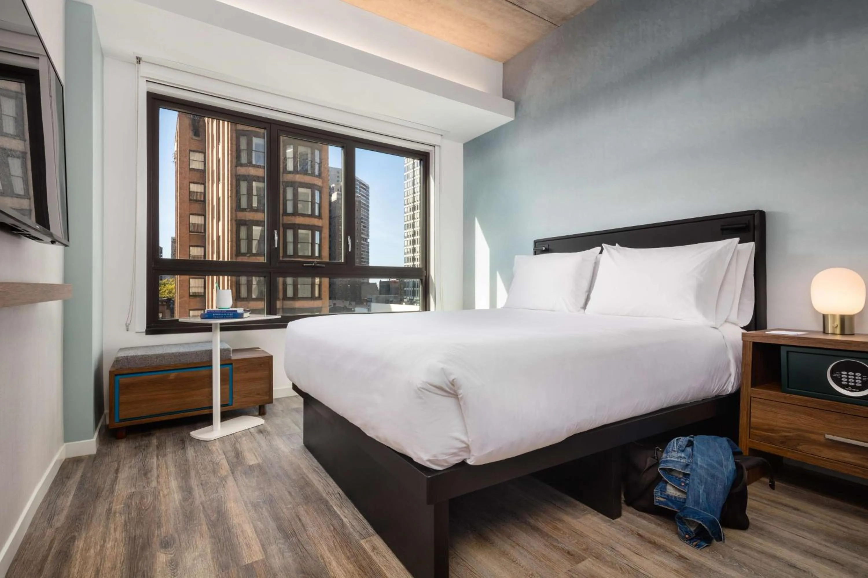 Bedroom, Bed in Motto by Hilton Philadelphia Rittenhouse Square