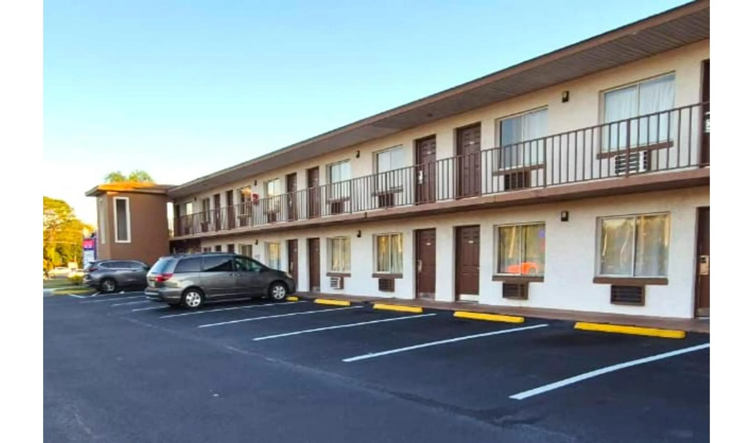 Parking in Central Motel Kissimmee Near Disney World