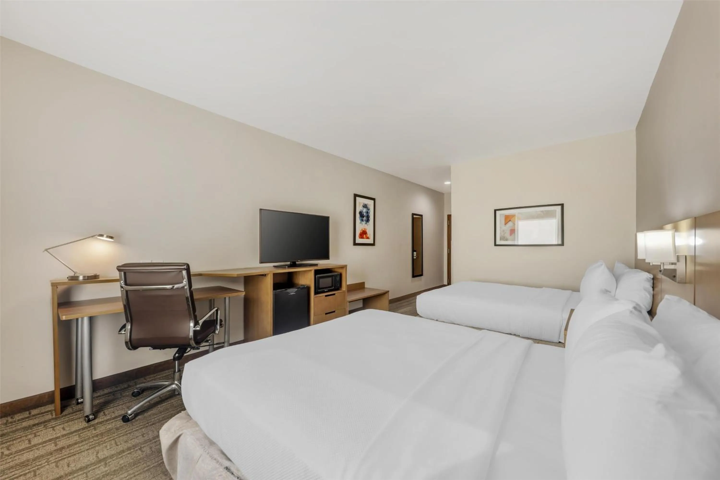 Bedroom, Bed in Best Western Green Oak Inn & Suites