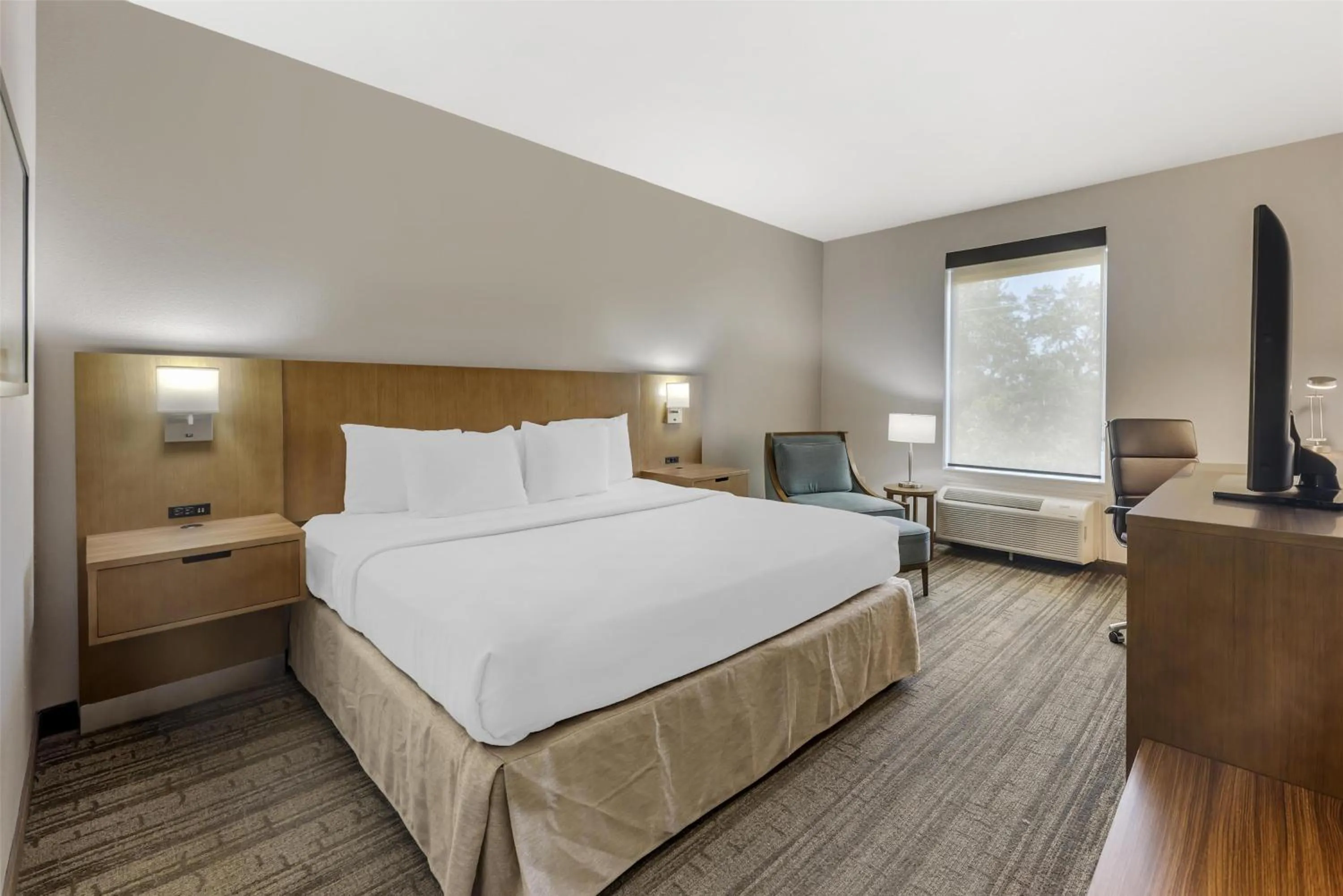 Bedroom, Bed in Best Western Green Oak Inn & Suites