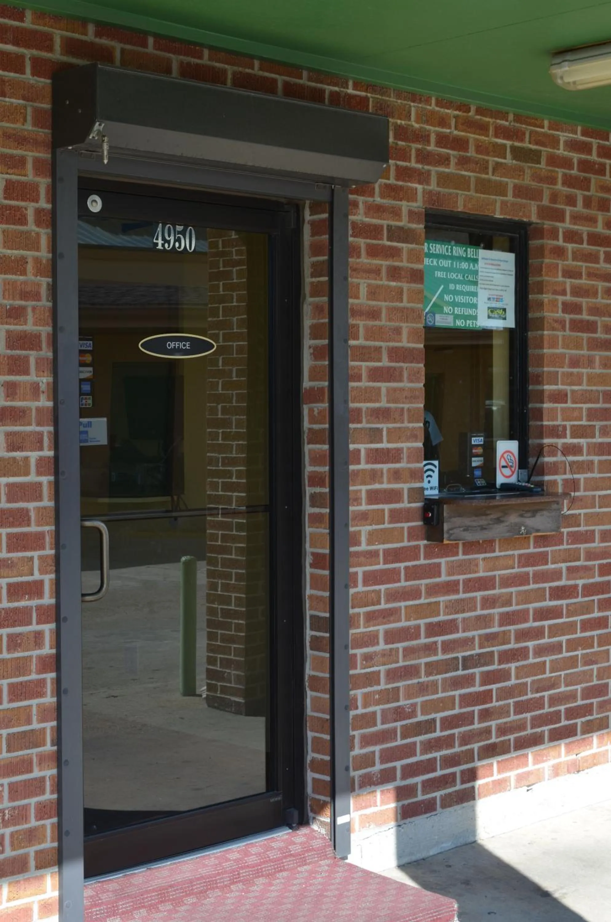 Facade/entrance in Royal Inn Of New Orleans