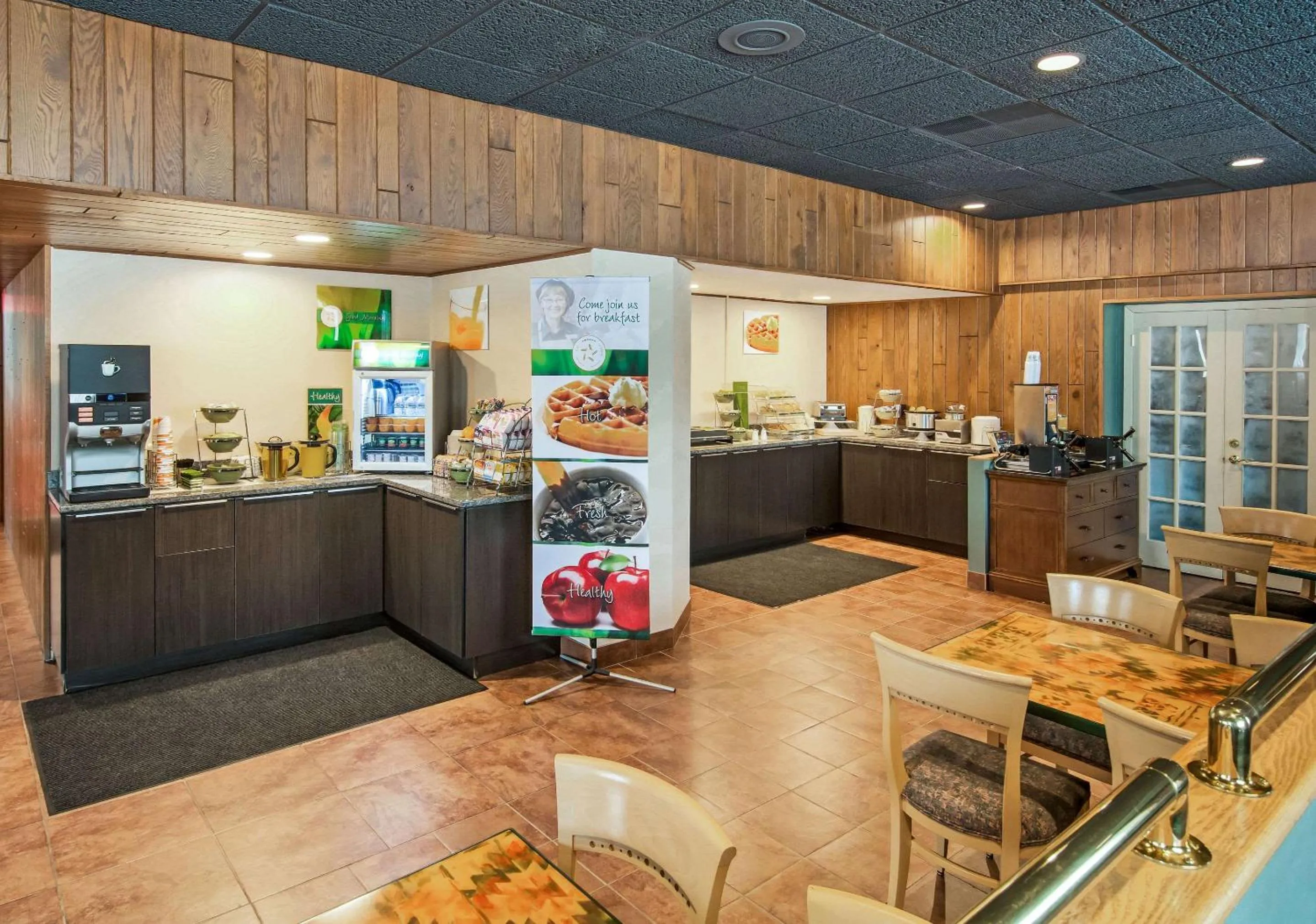 Restaurant/places to eat in Quality Inn & Suites