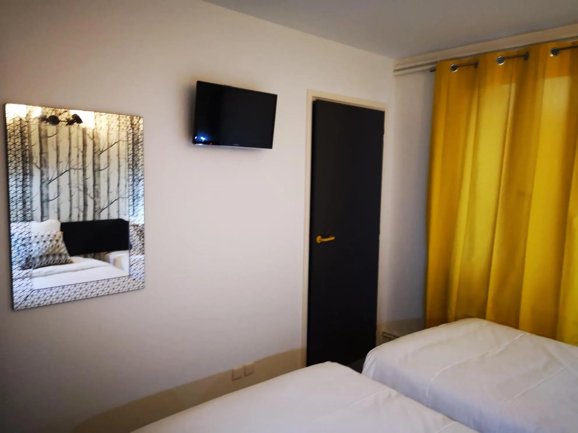 Bed in Hôtel Brasserie L'ESCALE, secteur Gare de Bergerac