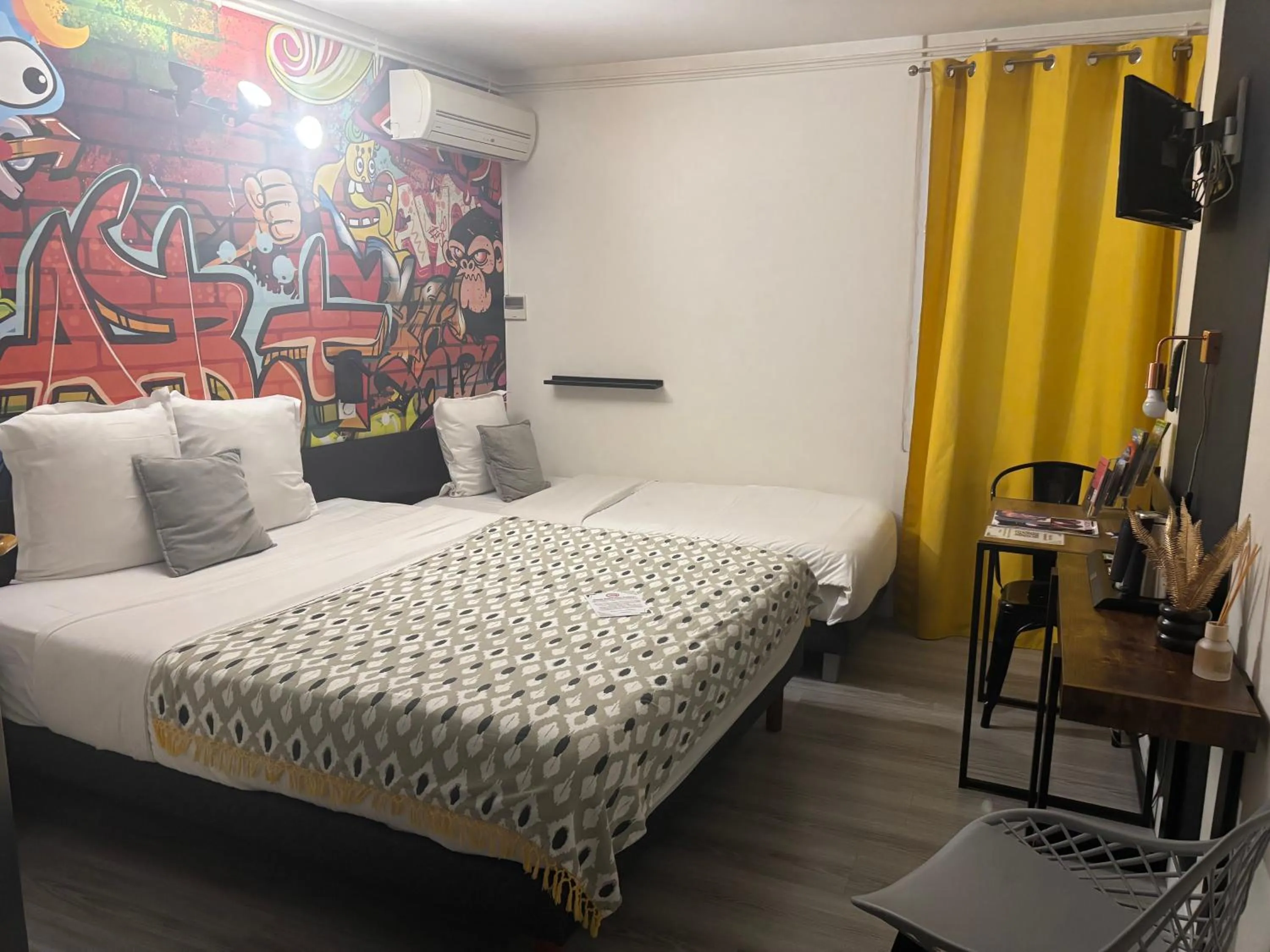 Bed in Hôtel Brasserie L'ESCALE, secteur Gare de Bergerac