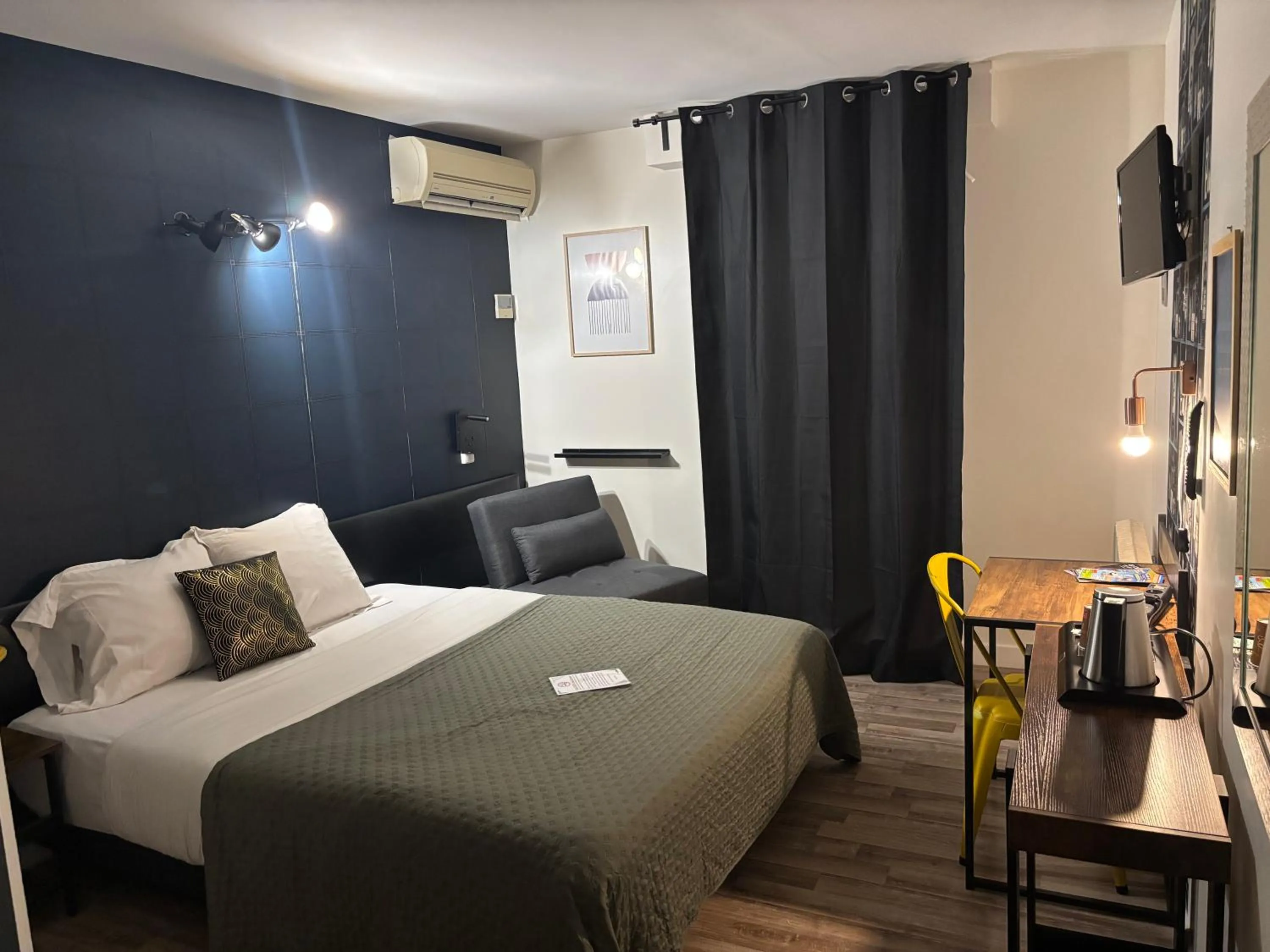 Bed in Hôtel Brasserie L'ESCALE, secteur Gare de Bergerac