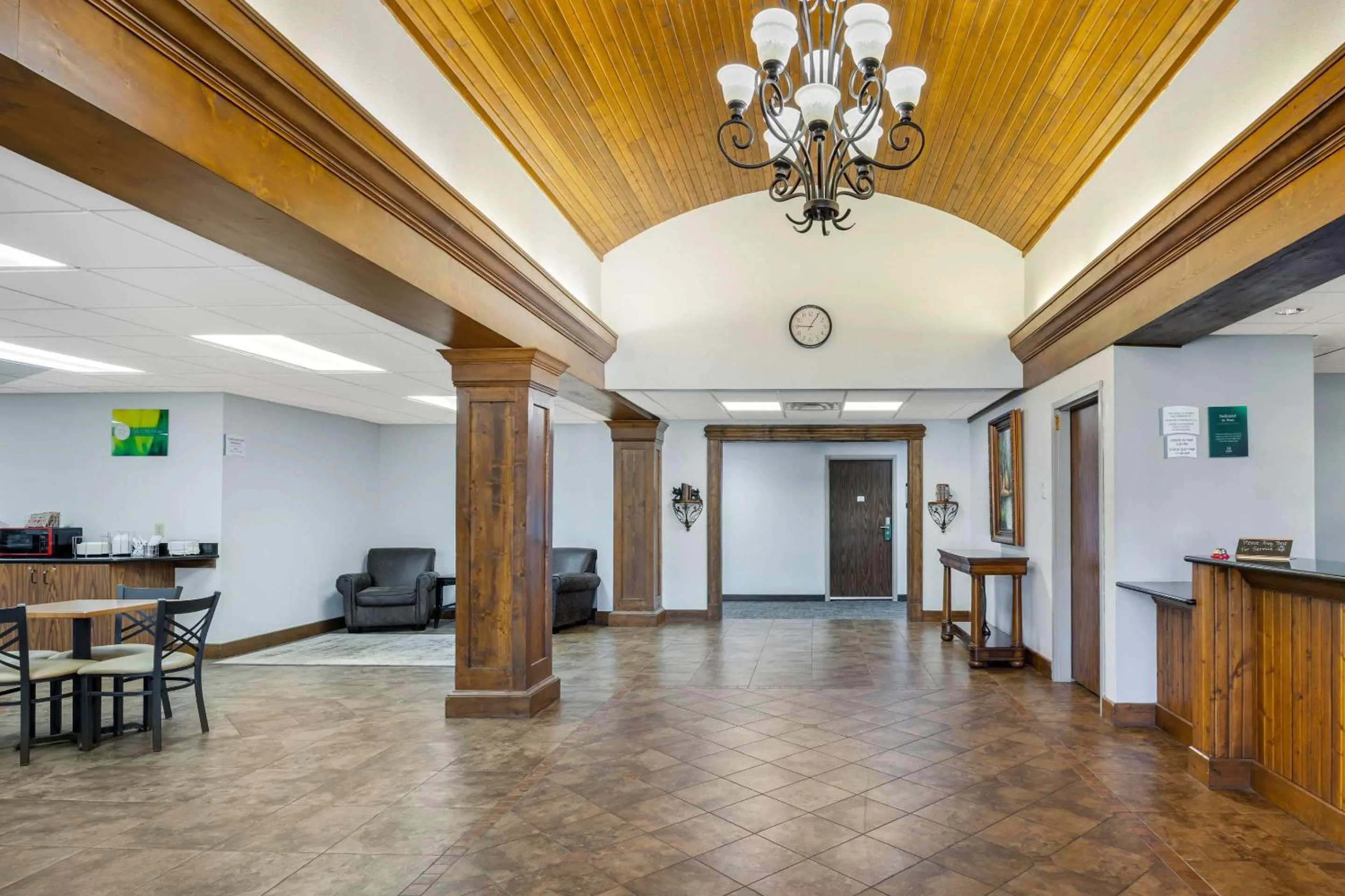 Lobby or reception in Quality Inn & Suites Monterey I-40