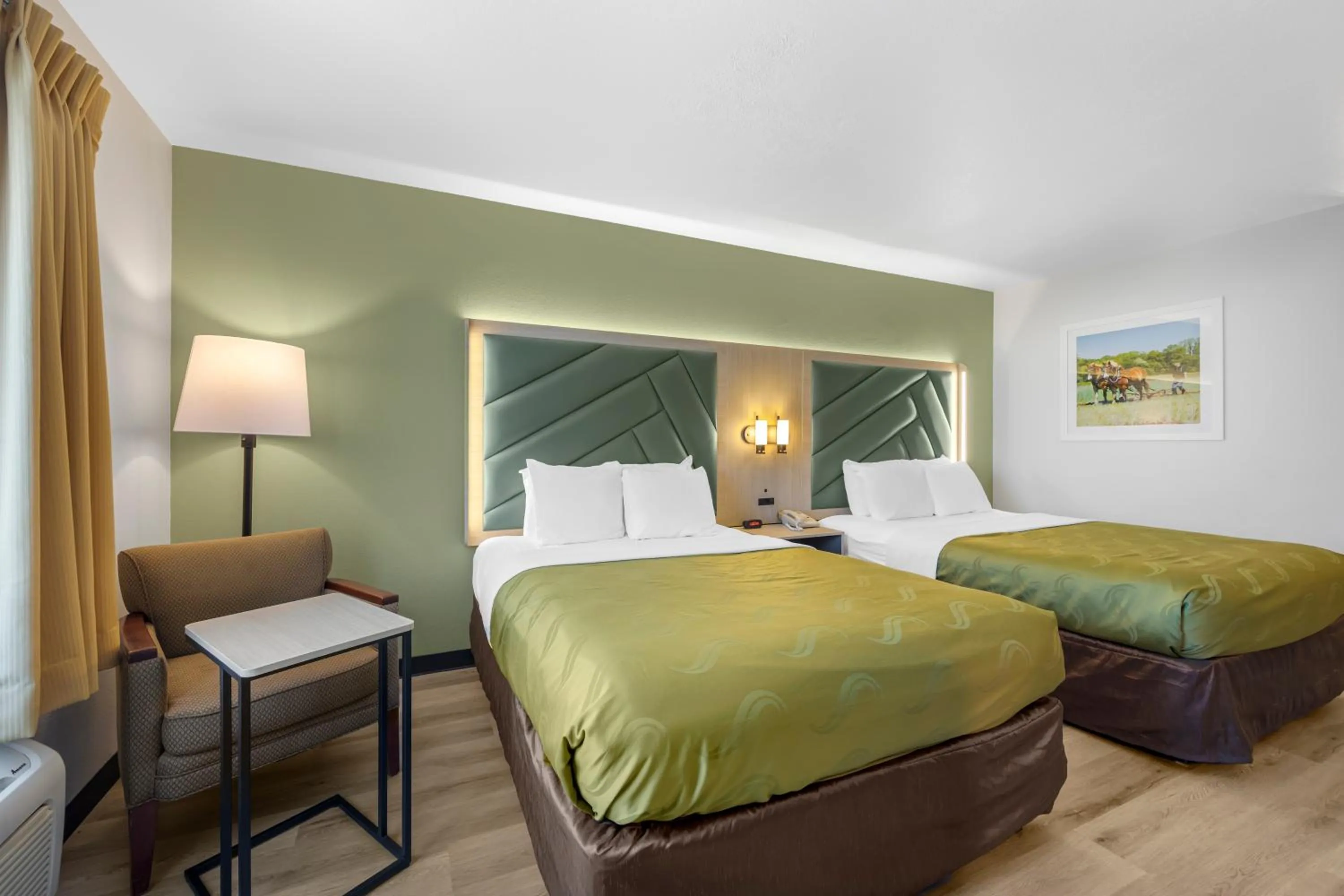 Seating area, Bed in Quality Inn & Suites Monterey I-40