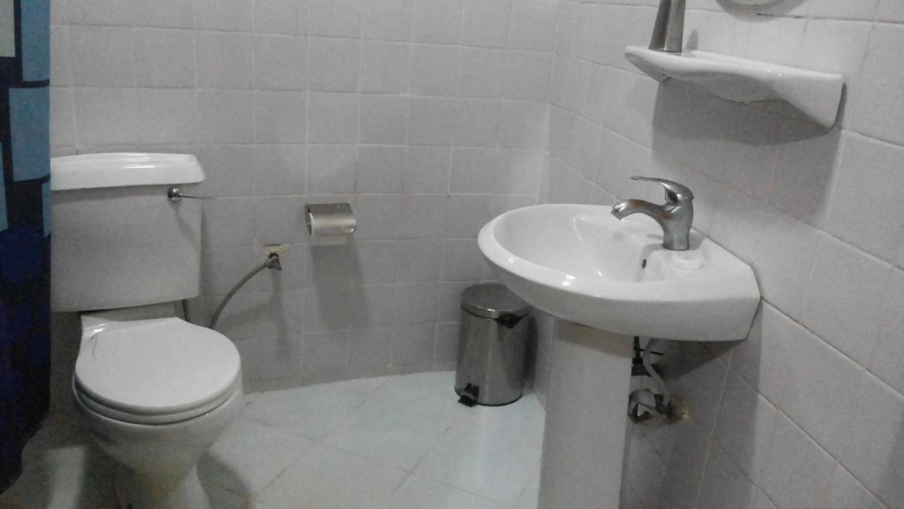Bathroom in White Castle Hotel Arua