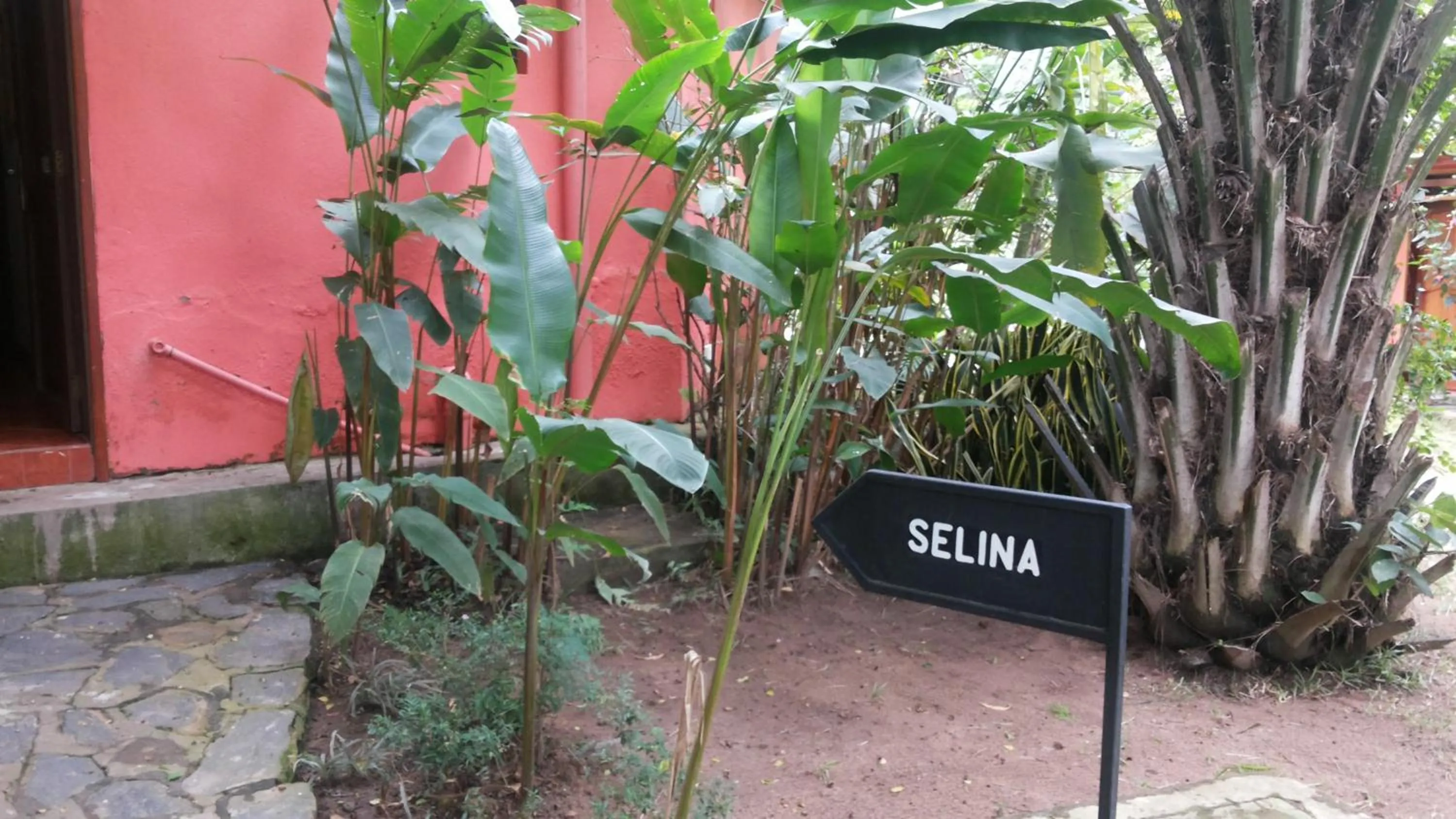 White Castle Hotel Arua