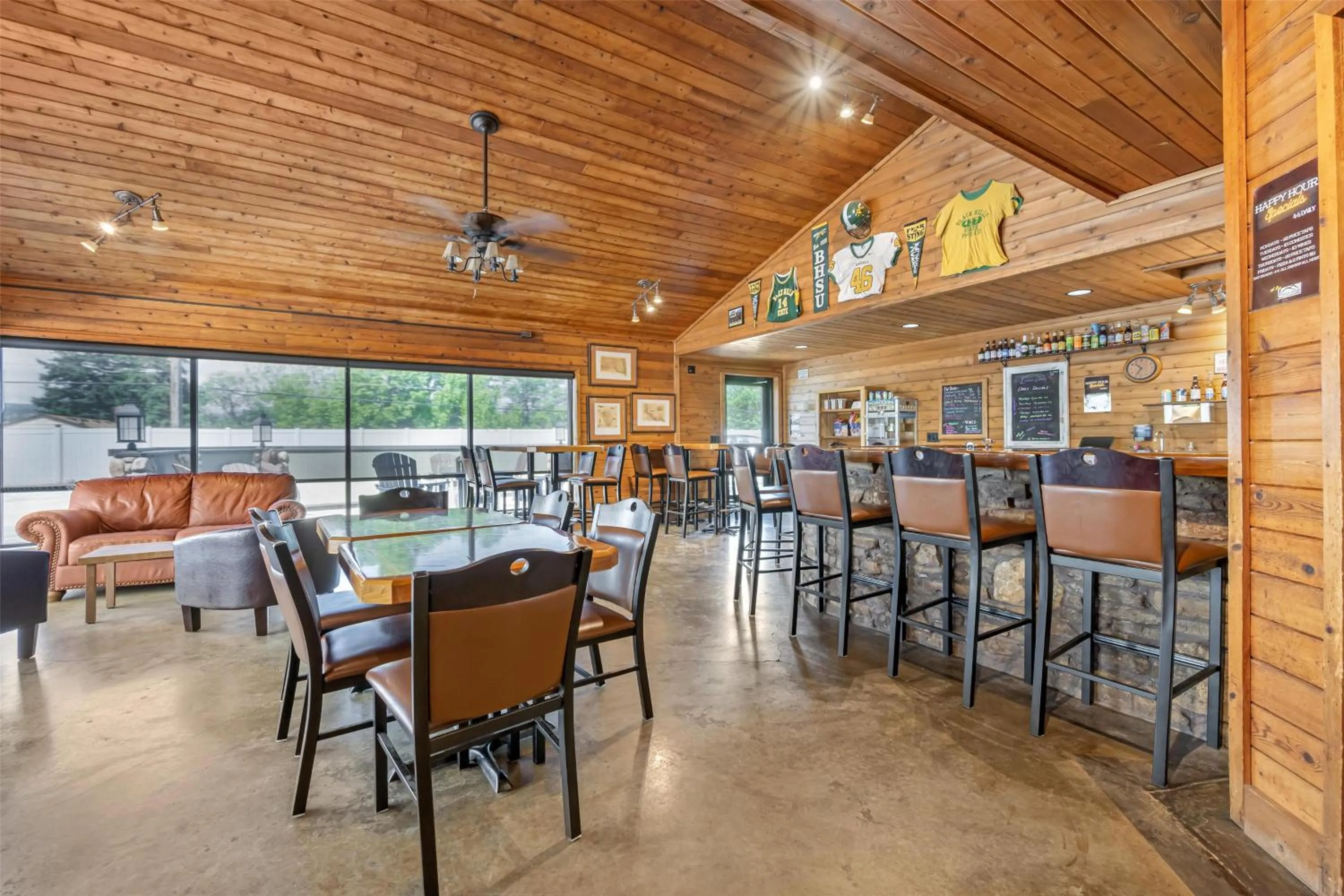 Lounge or bar in Best Western Black Hills Lodge