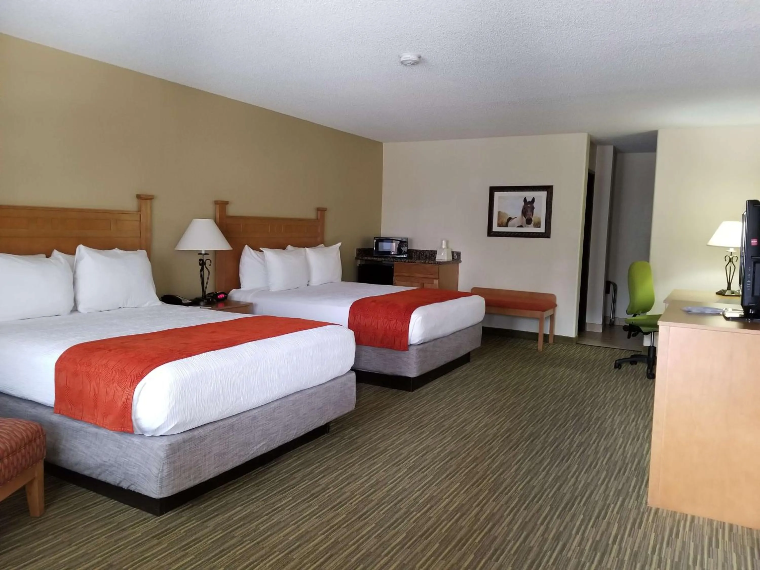 Bedroom, Bed in Best Western Paint Pony Lodge