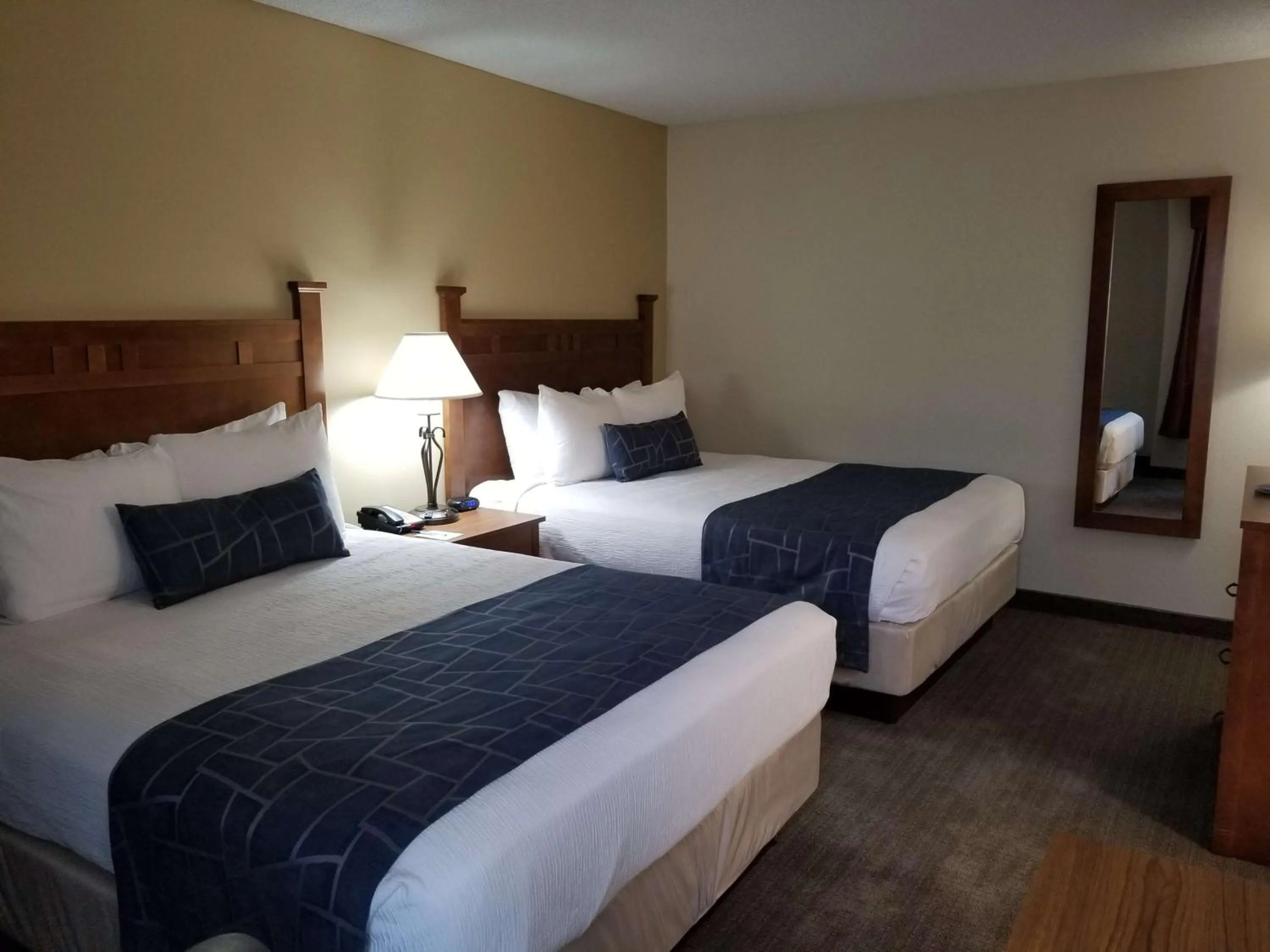 Photo of the whole room, Bed in Best Western Paint Pony Lodge