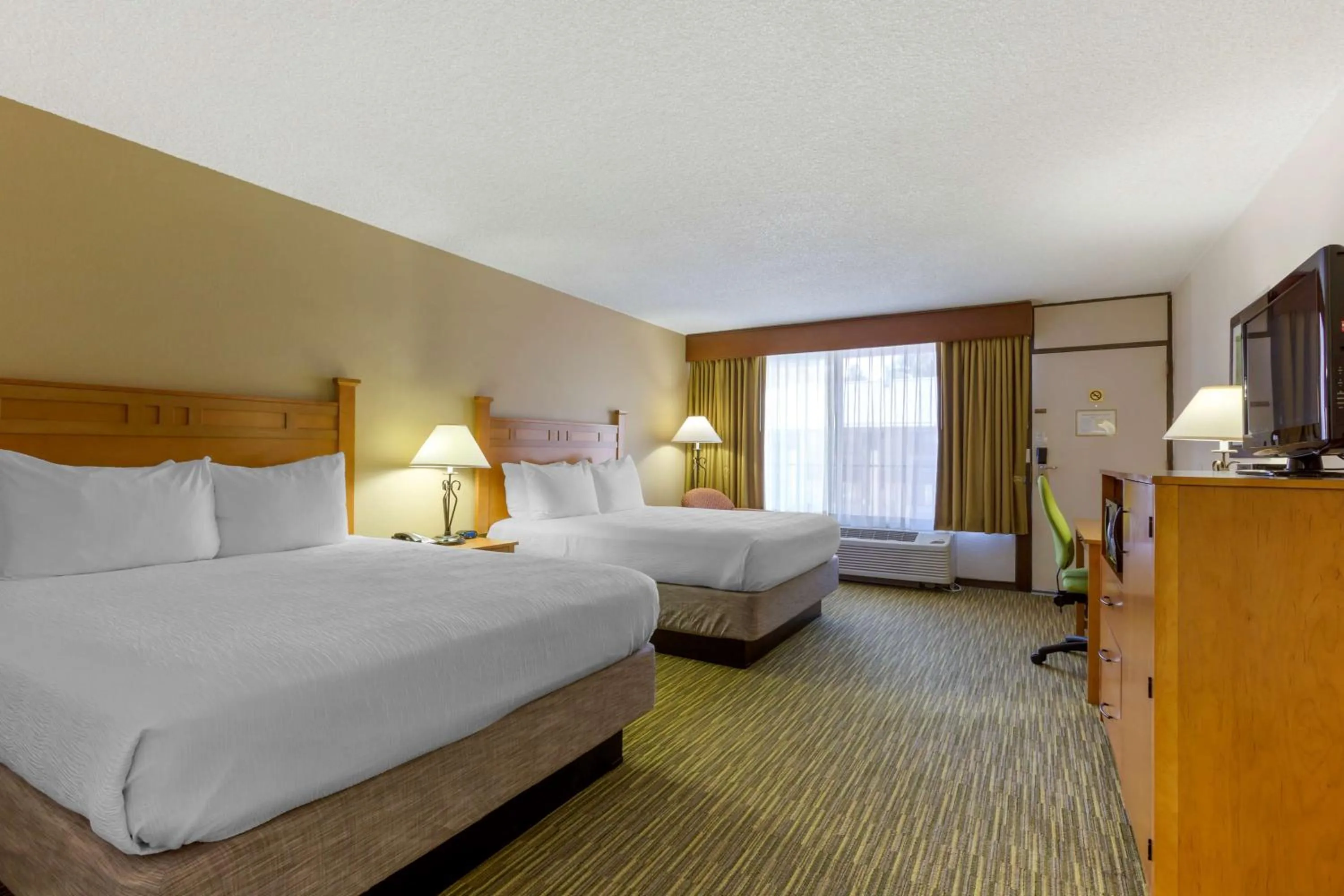 Bedroom, Bed in Best Western Paint Pony Lodge