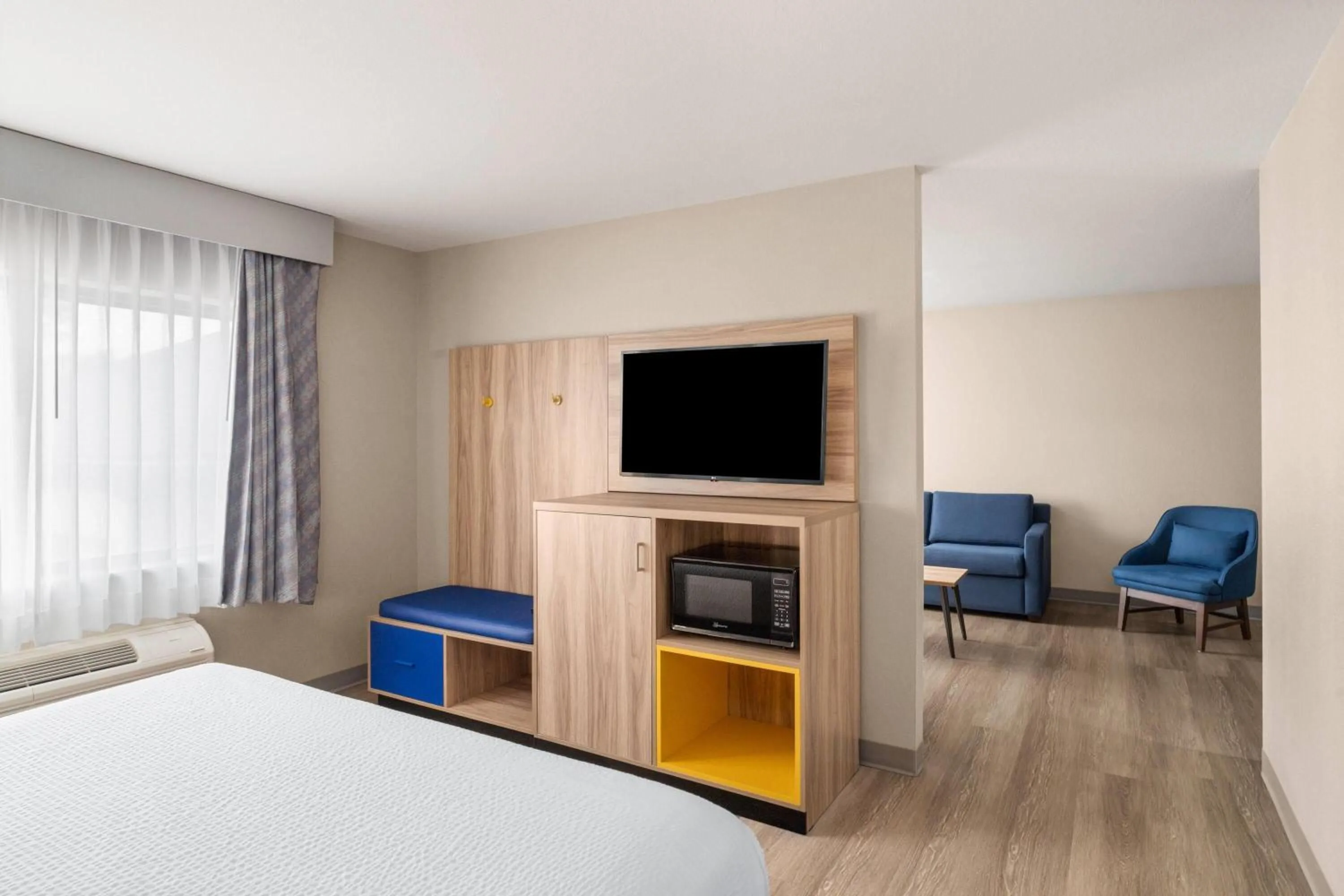 Photo of the whole room, Bed in Days Inn by Wyndham Coffeyville, Kansas