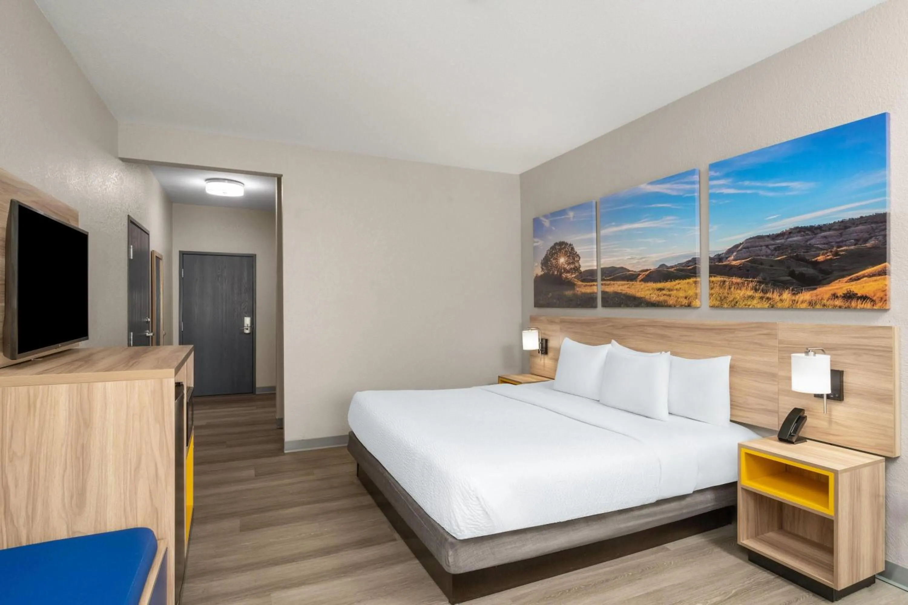 Photo of the whole room, Bed in Days Inn by Wyndham Coffeyville, Kansas