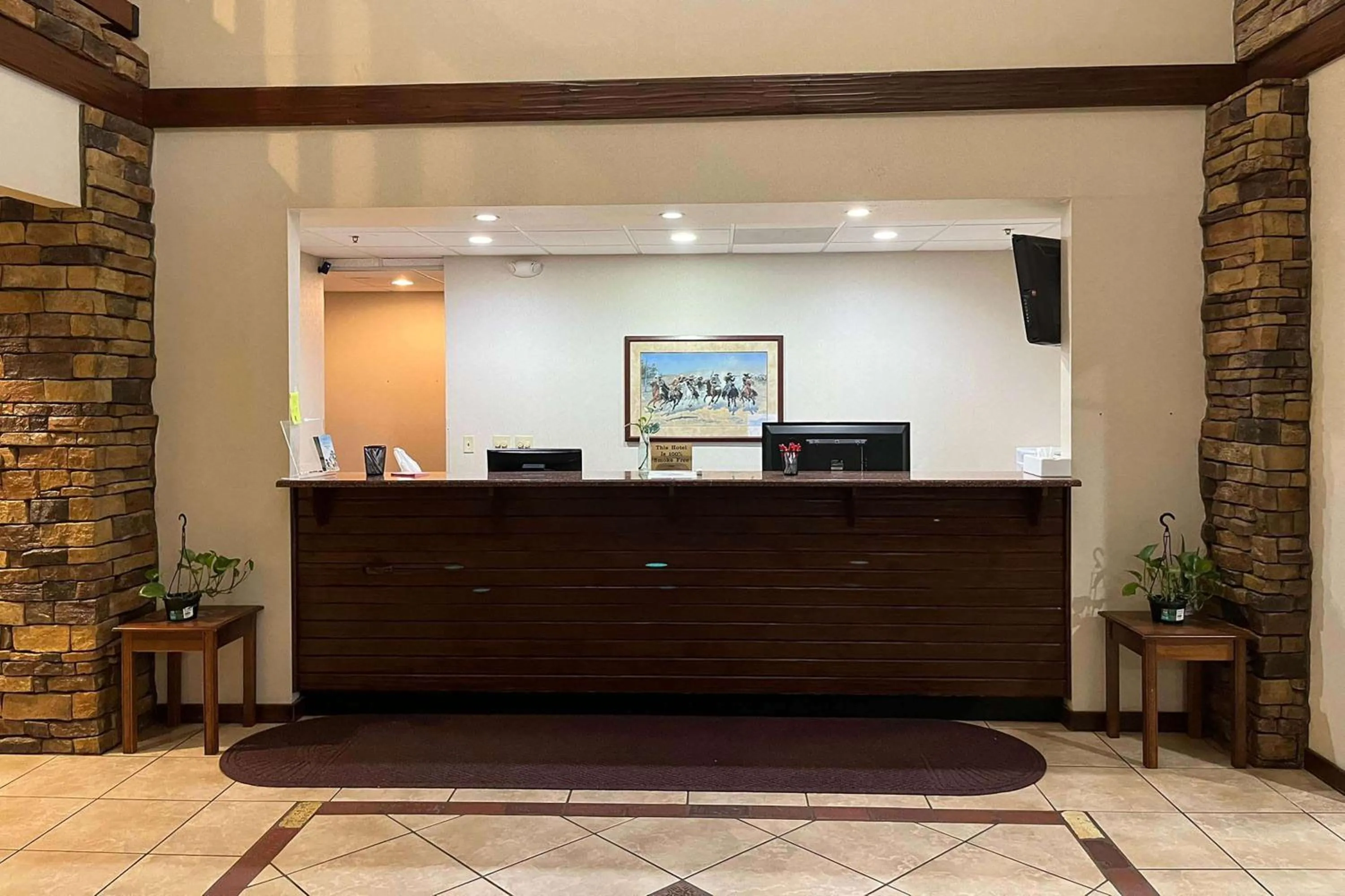 Lobby or reception in SureStay Plus Hotel by Best Western Coffeyville