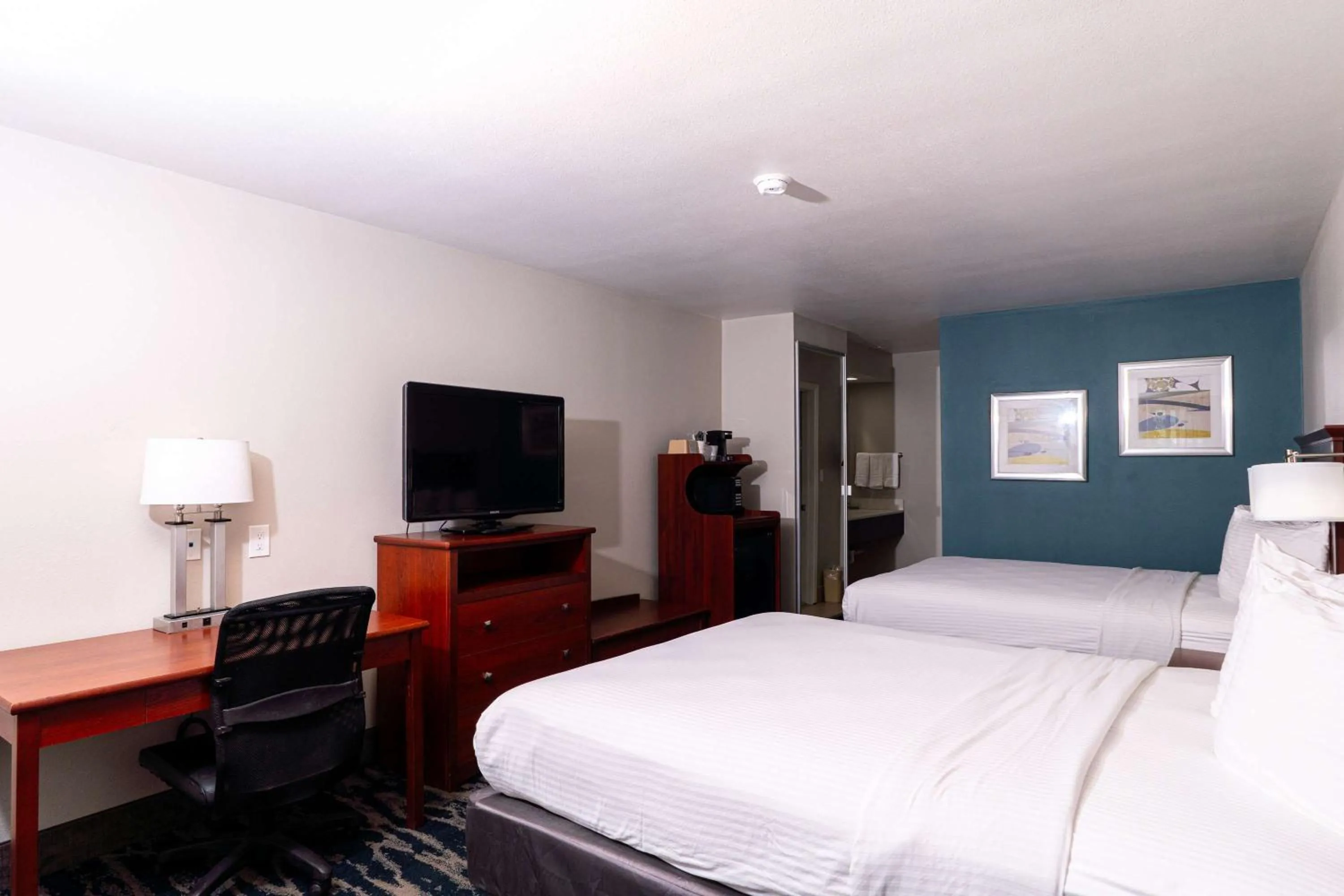 Photo of the whole room, Bed in Best Western Paradise Inn