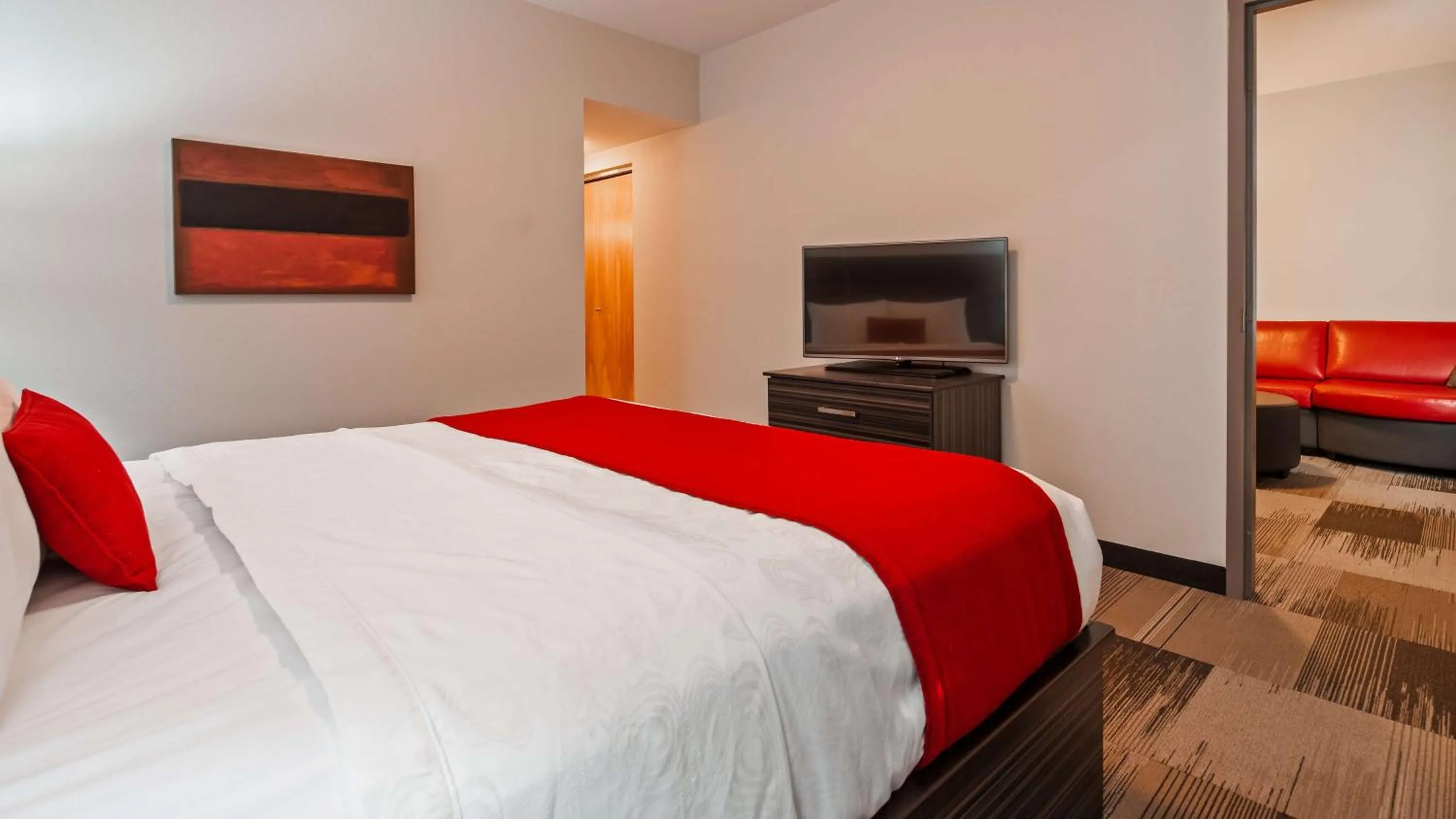 Bedroom, Bed in Best Western Plus Airport Inn & Suites