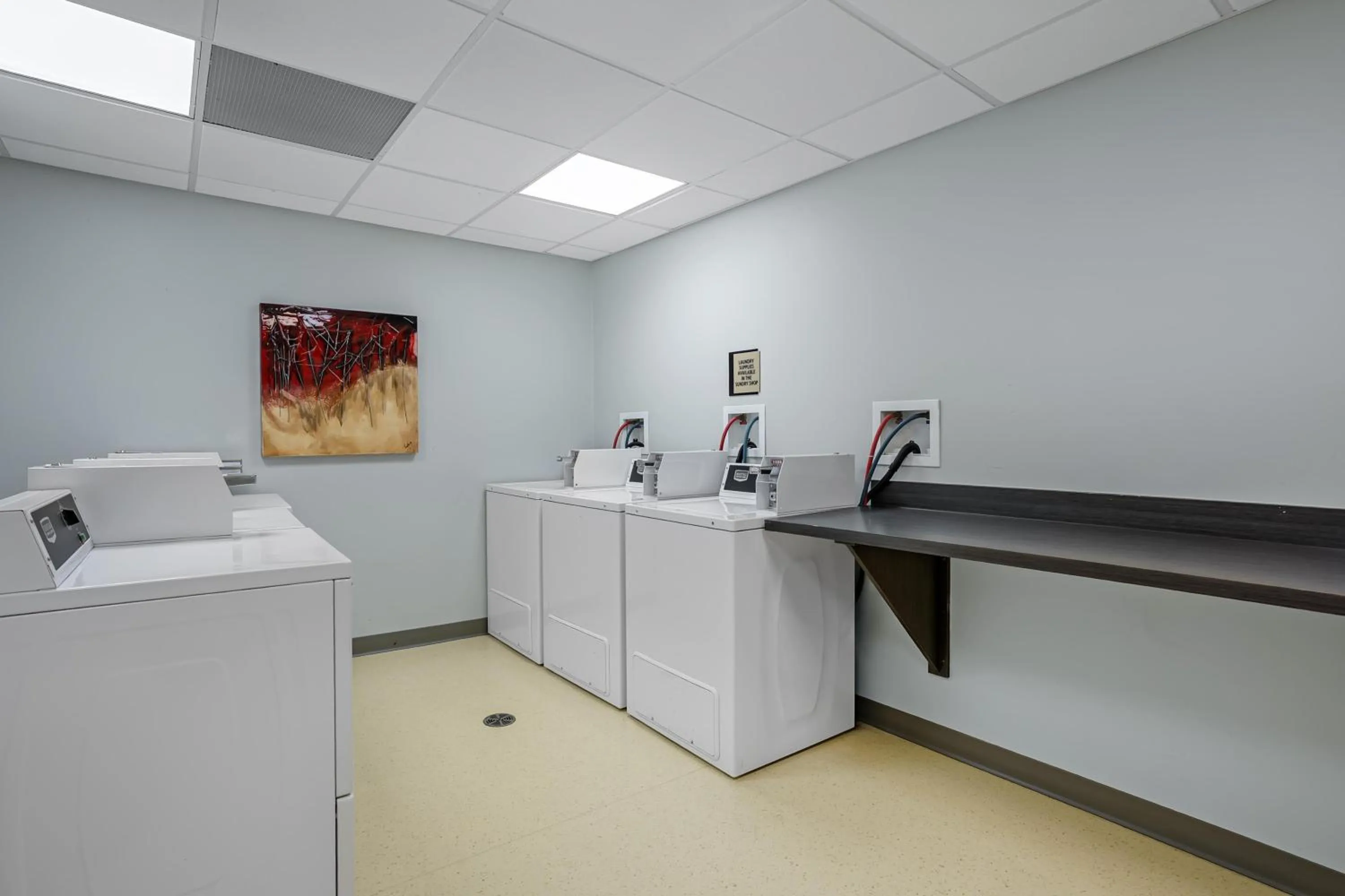 Property building in Best Western Plus Airport Inn & Suites