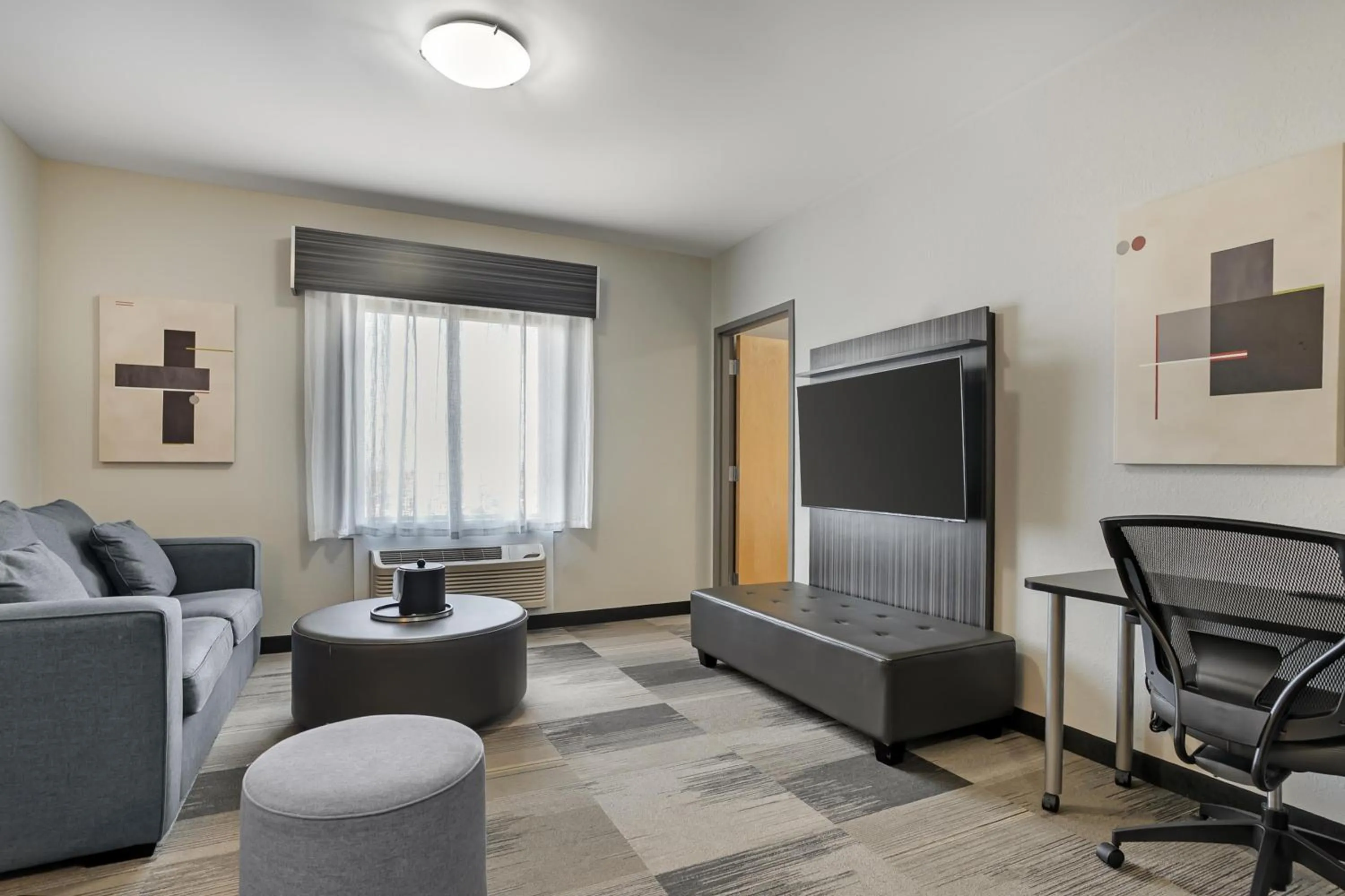 Bedroom in Best Western Plus Airport Inn & Suites