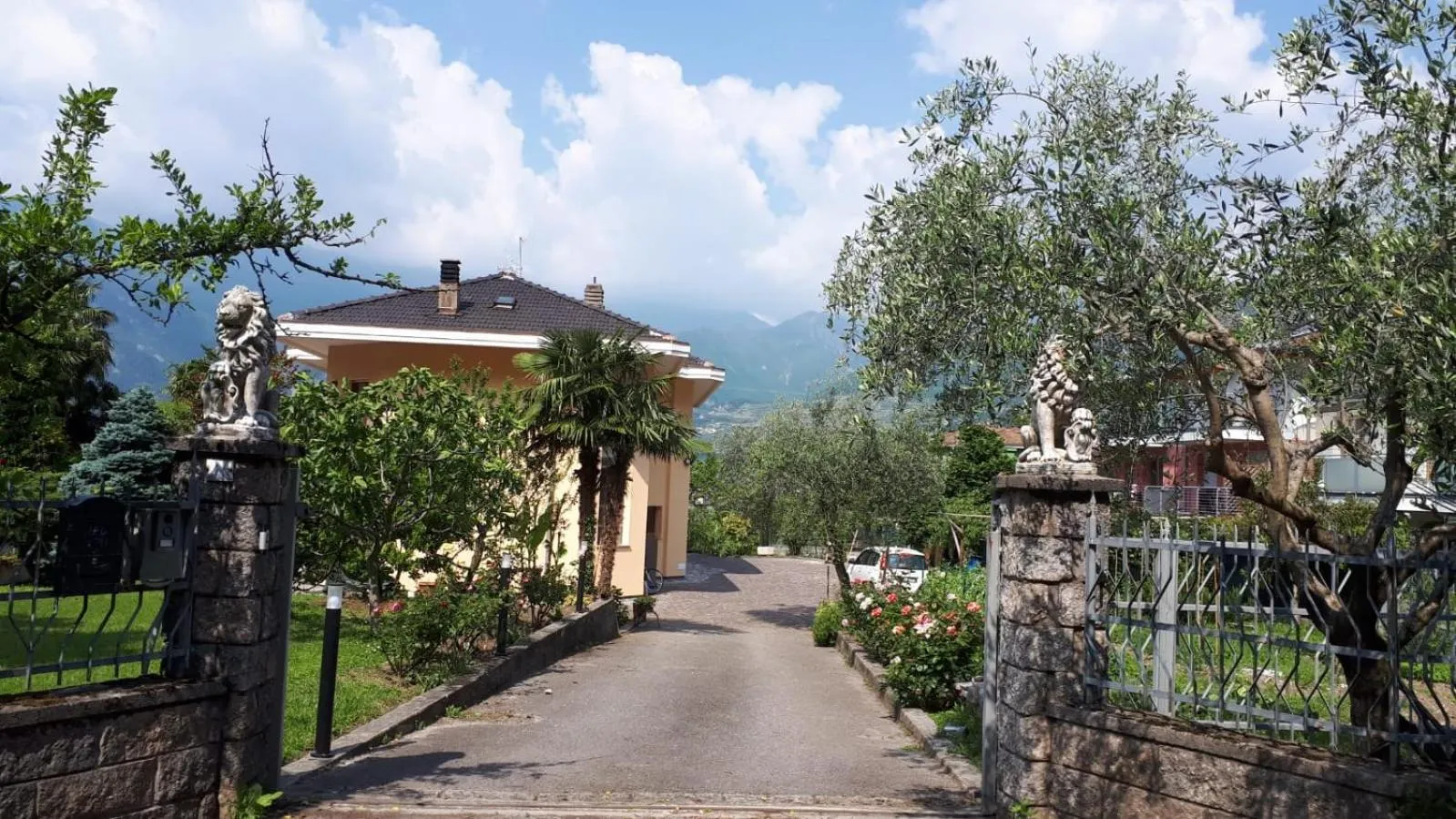 Facade/entrance in B&B Esmeralda