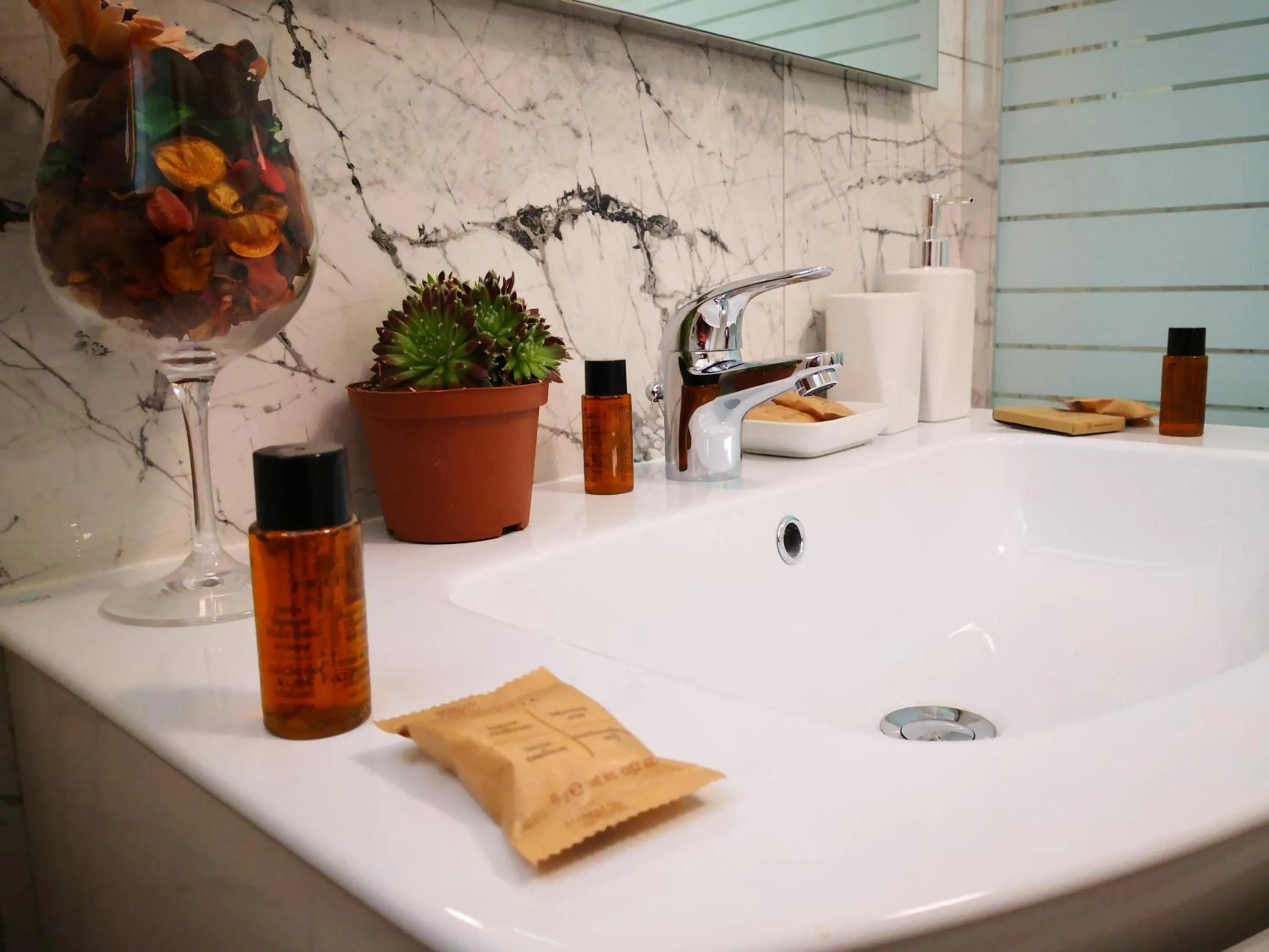 Shower in B&B Esmeralda