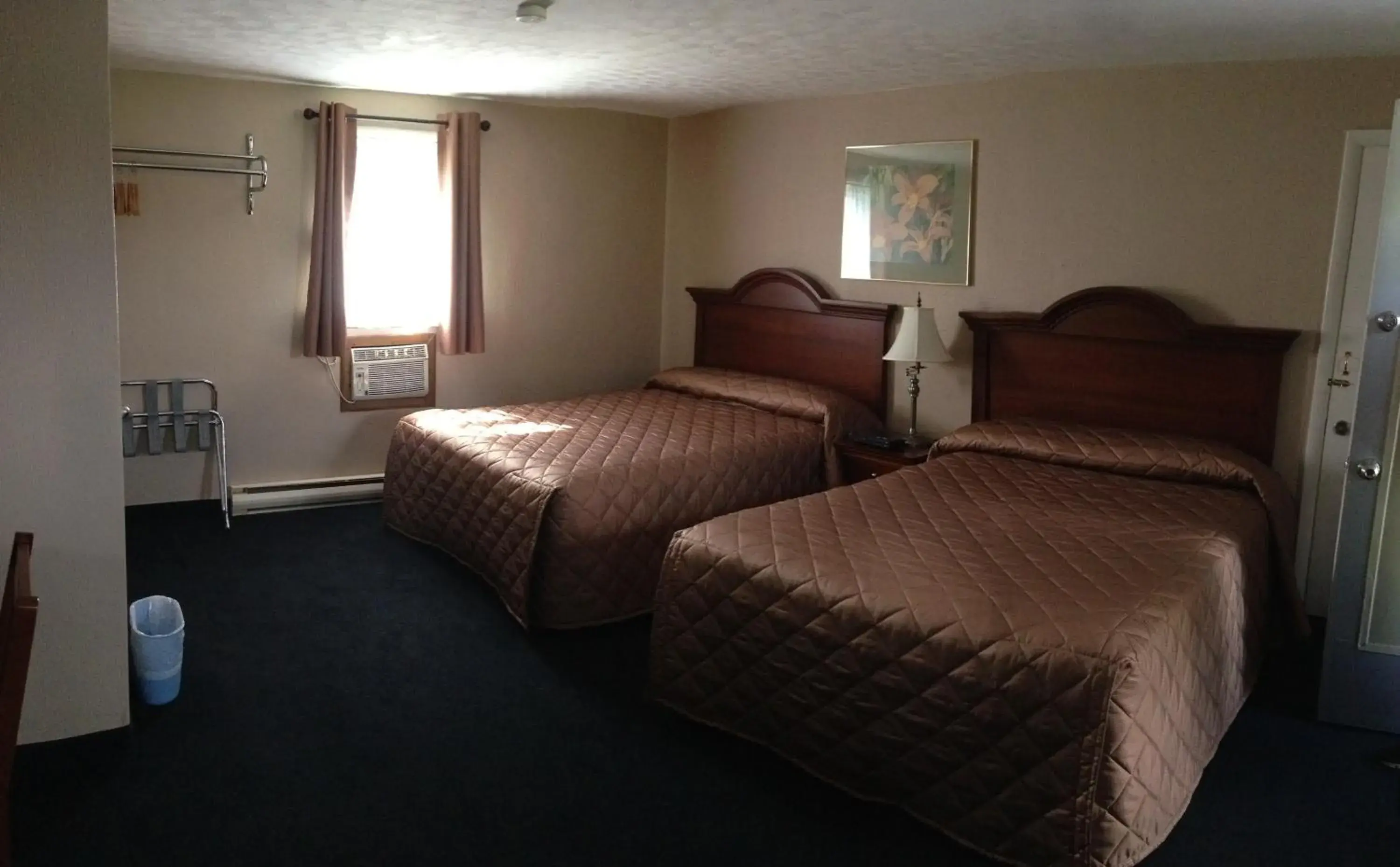 Queen Room with Two Queen Beds in Majers Motel Queen Room with Two Queen Beds in Majers Motel