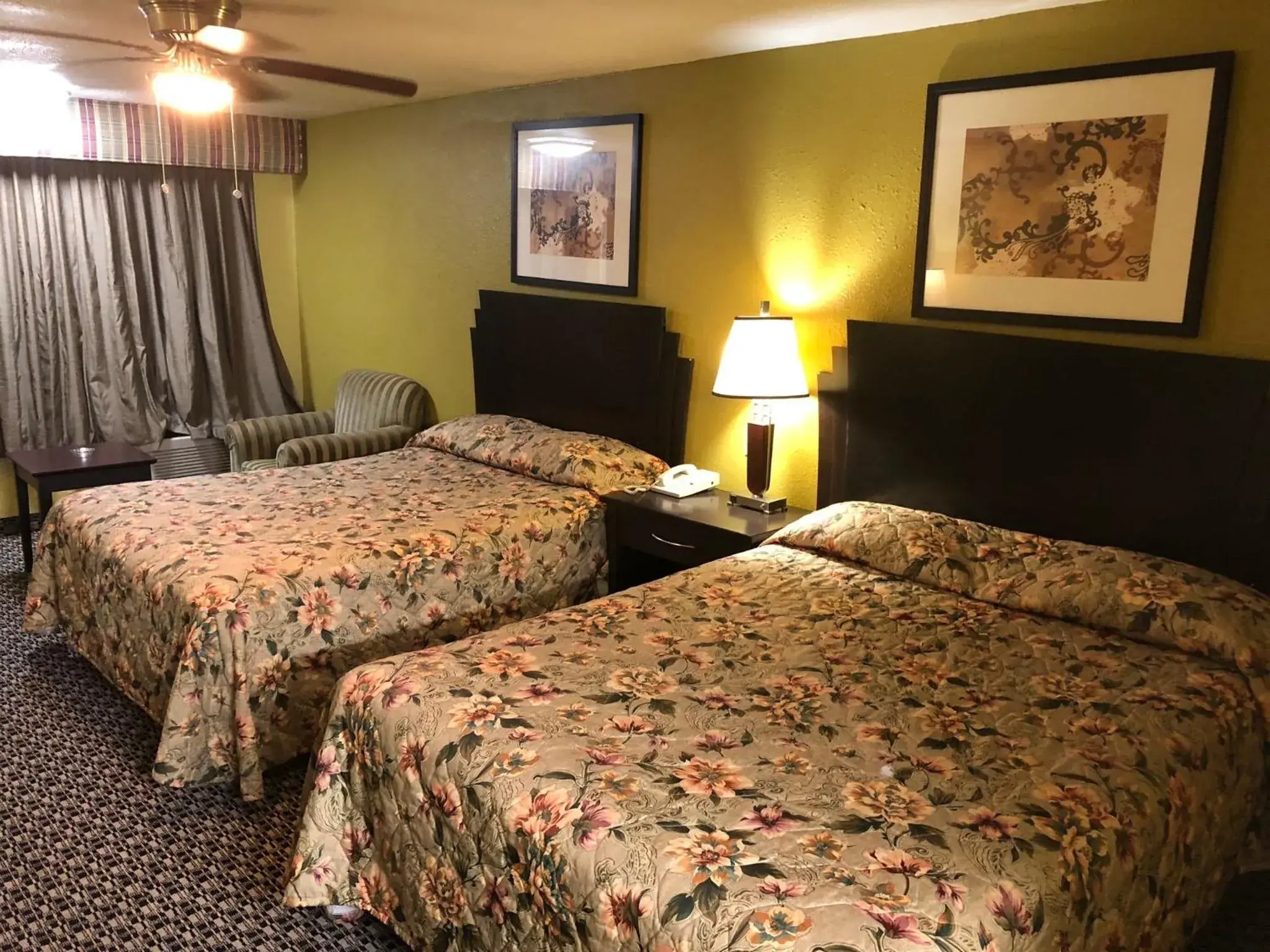 Queen Room with Two Queen Beds in Kings Inn Mexia Queen Room with Two Queen Beds in Kings Inn Mexia