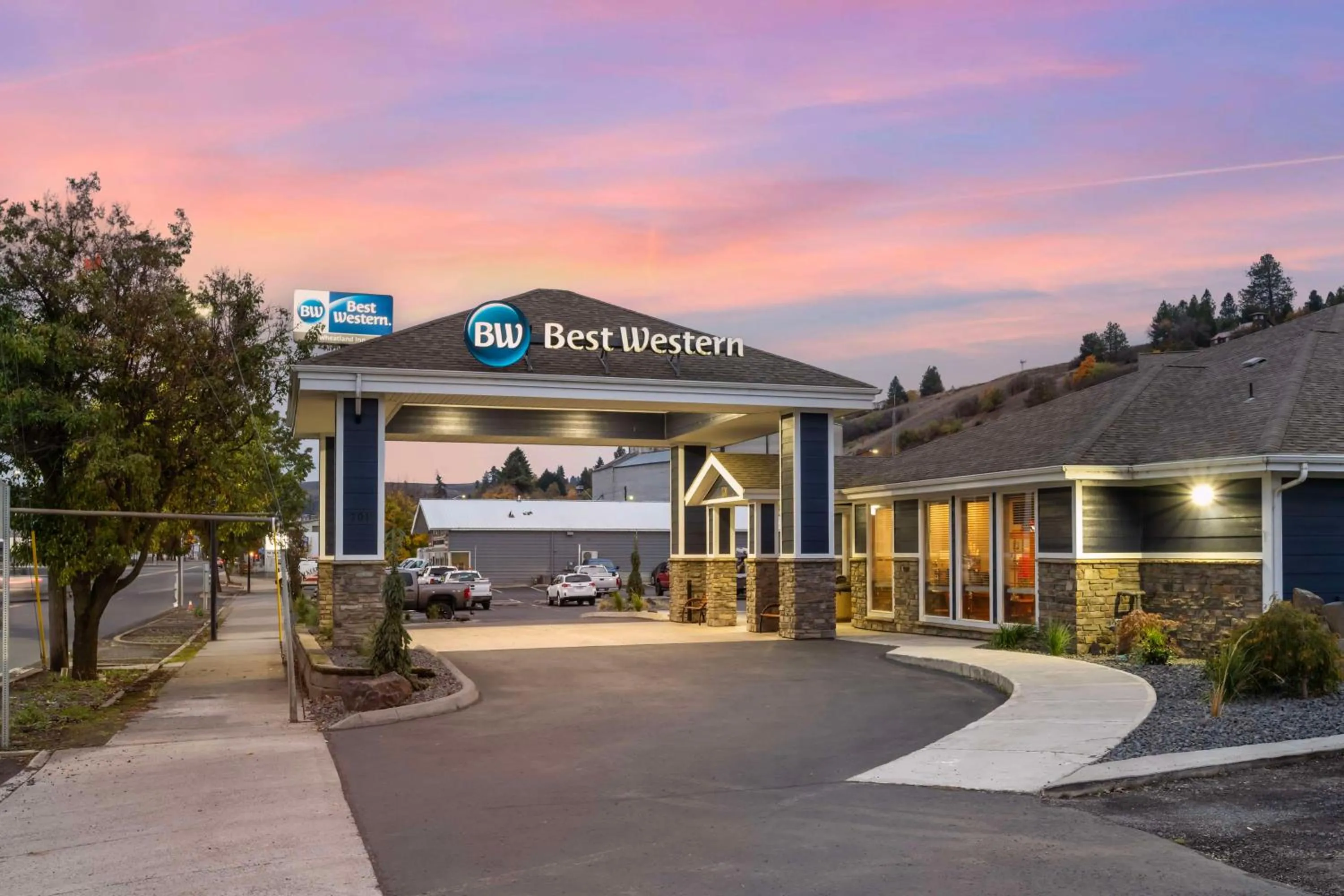Property building in Best Western Wheatland Inn