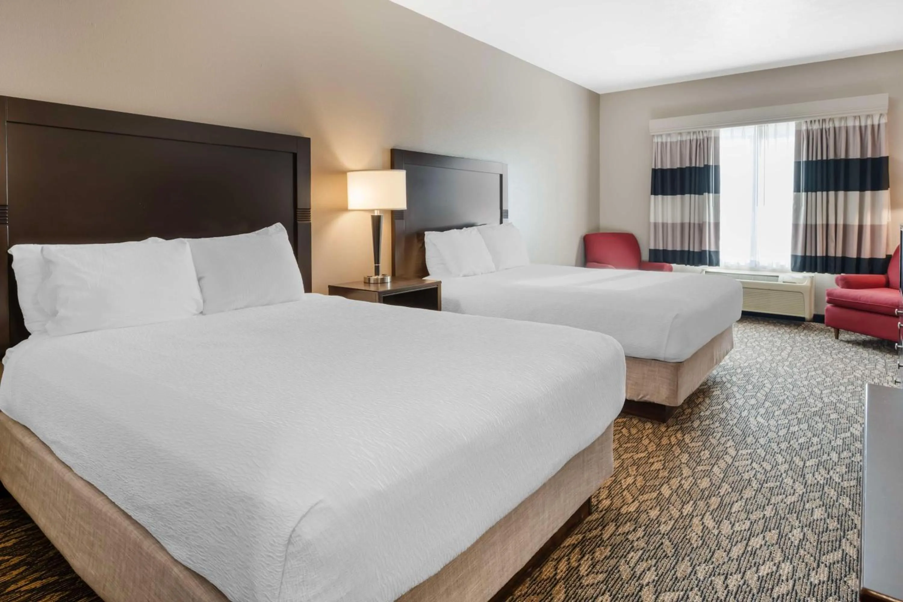 Bed in Best Western Wheatland Inn