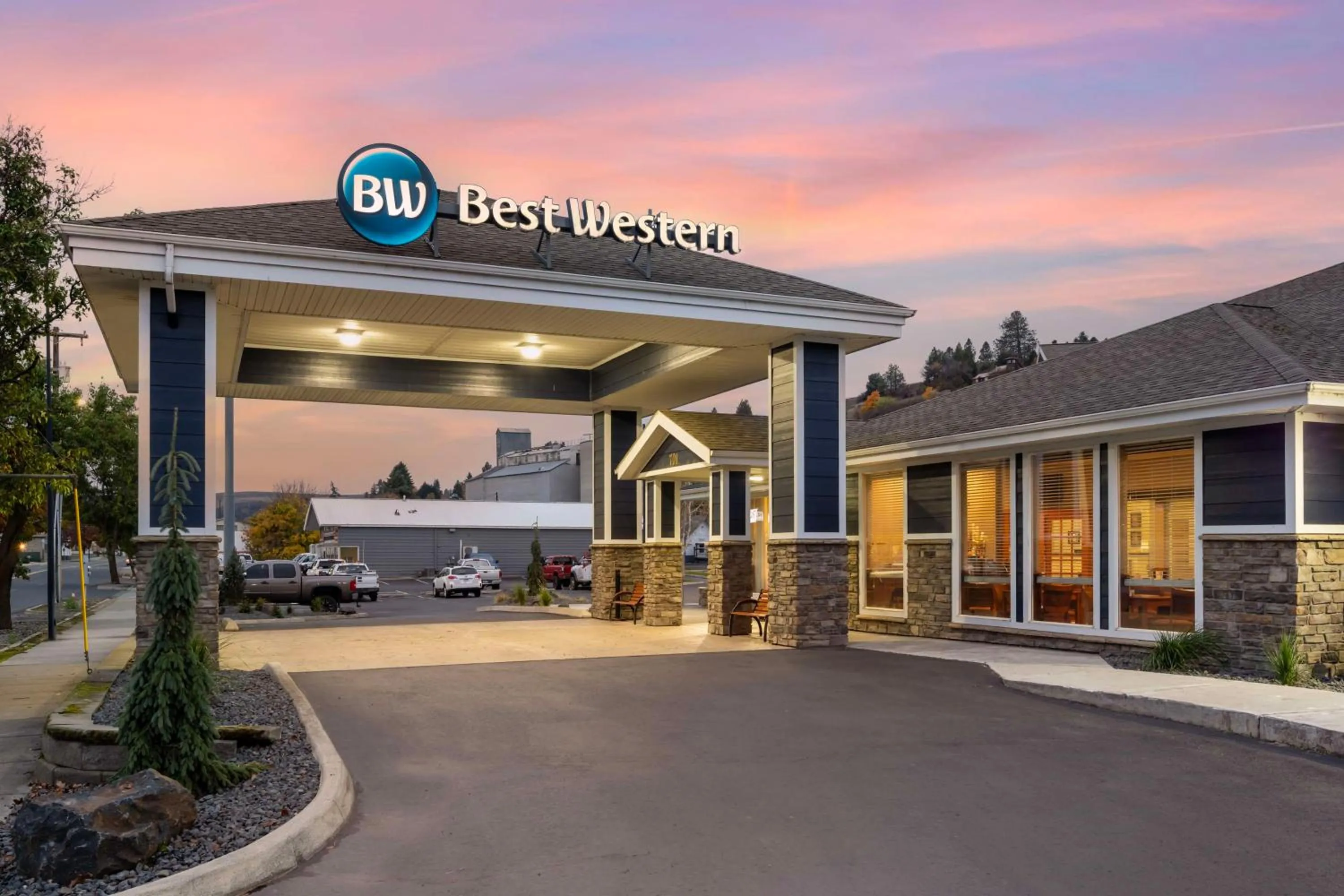 Property building in Best Western Wheatland Inn