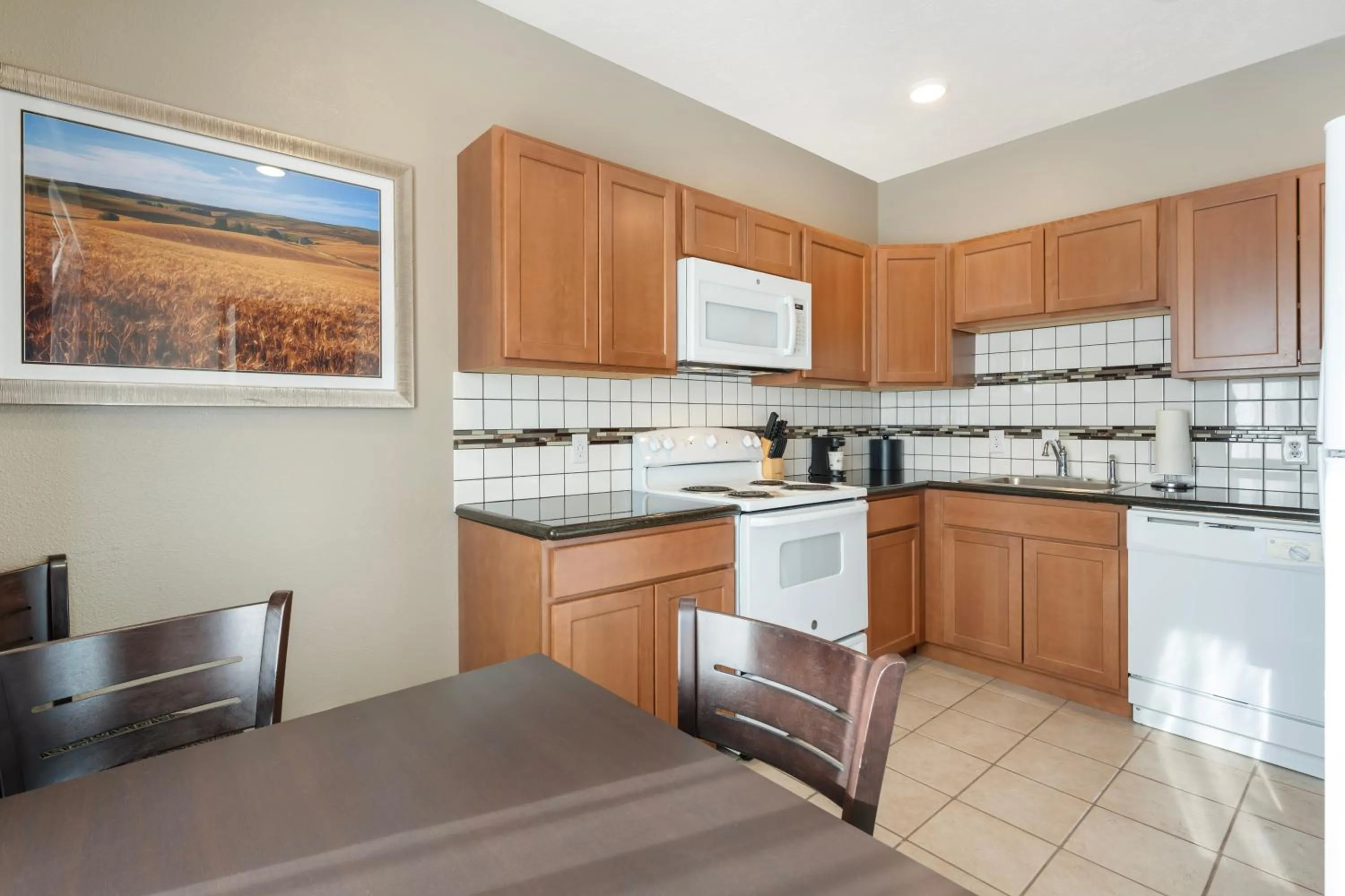 Kitchen or kitchenette in Best Western Wheatland Inn