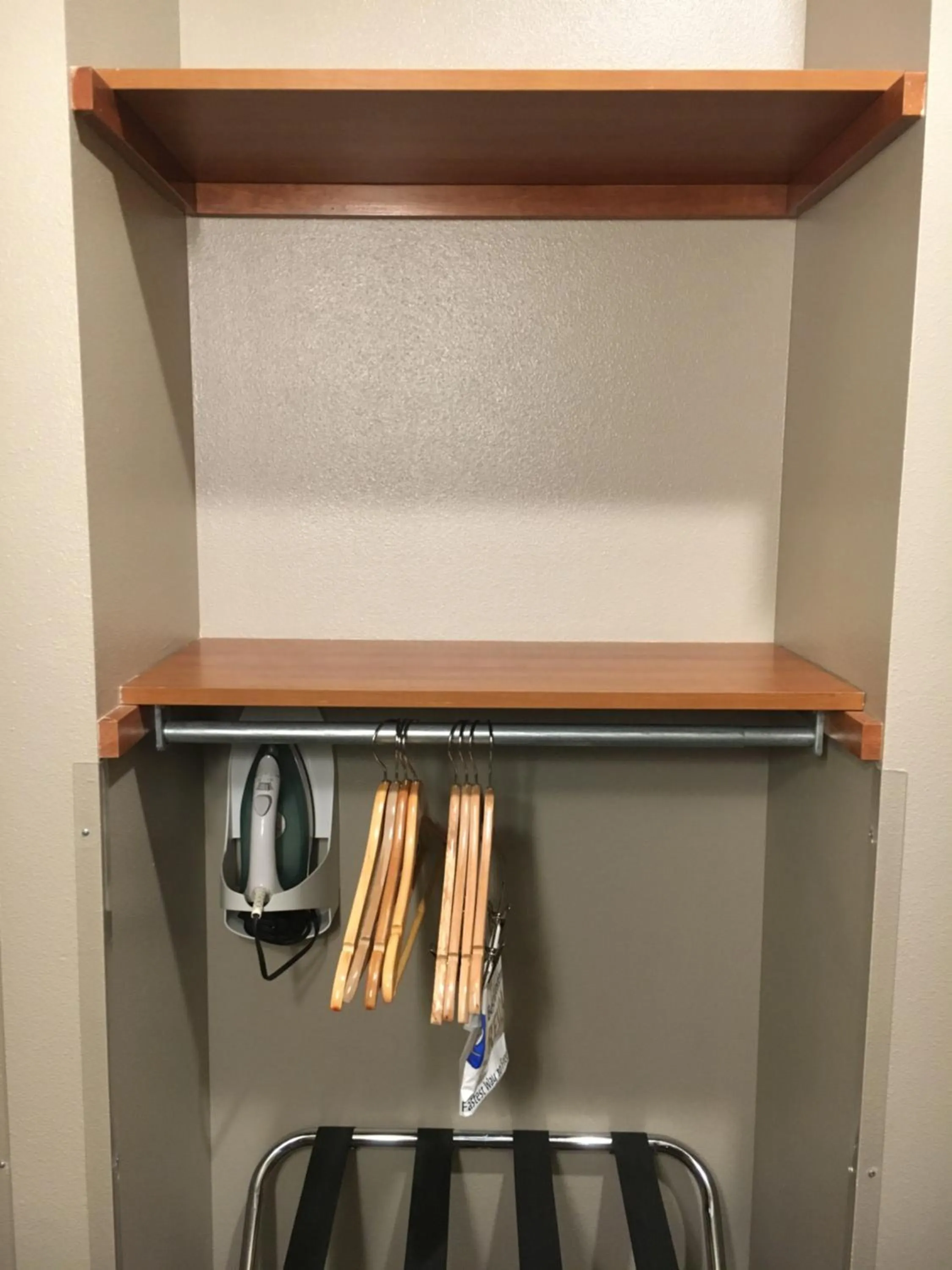 Bedroom in Best Western Wheatland Inn