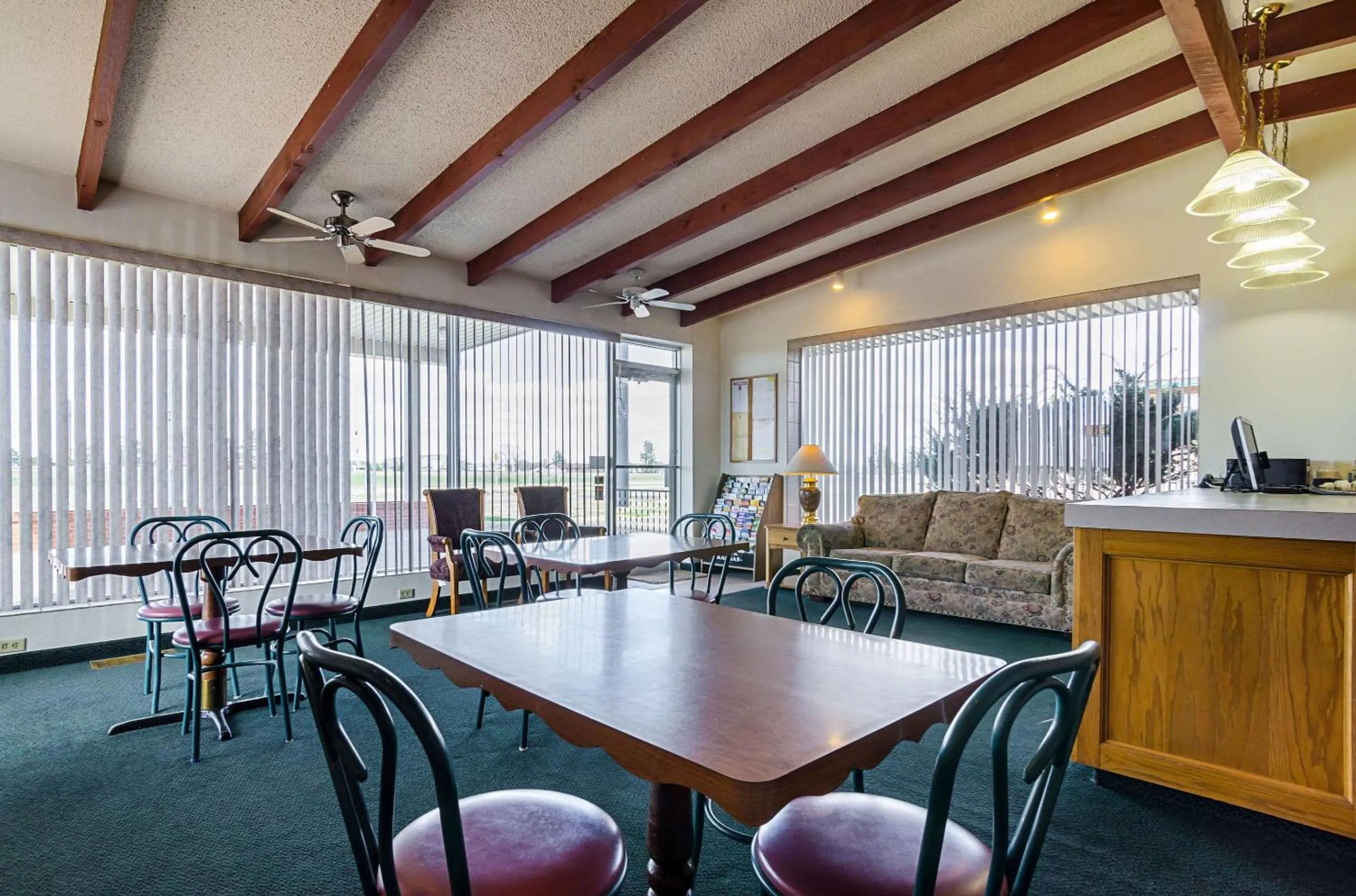 Lobby or reception, Restaurant/Places to Eat in Econo Lodge Wakeeney