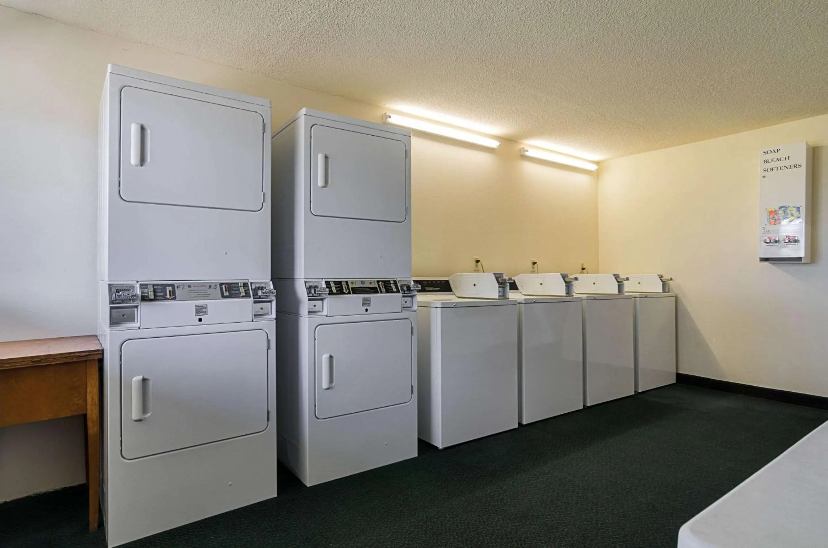 On site, Kitchen/Kitchenette in Econo Lodge Wakeeney