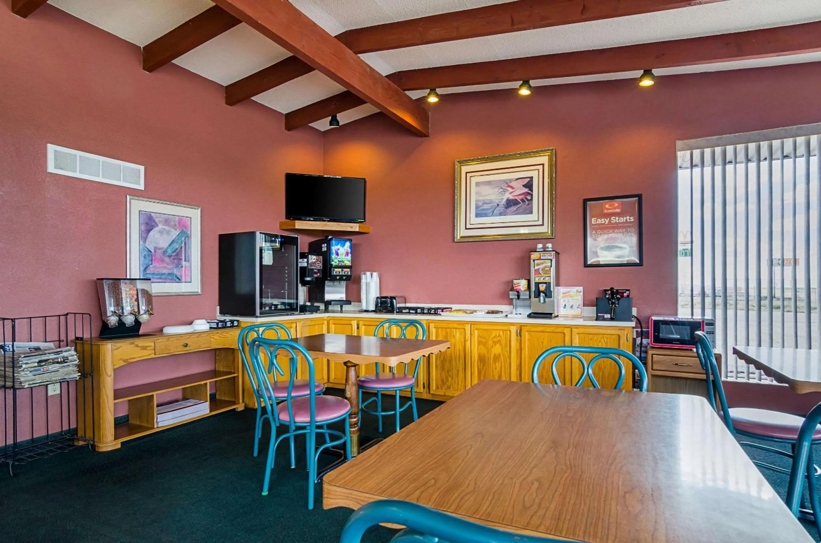 Restaurant/Places to Eat in Econo Lodge Wakeeney