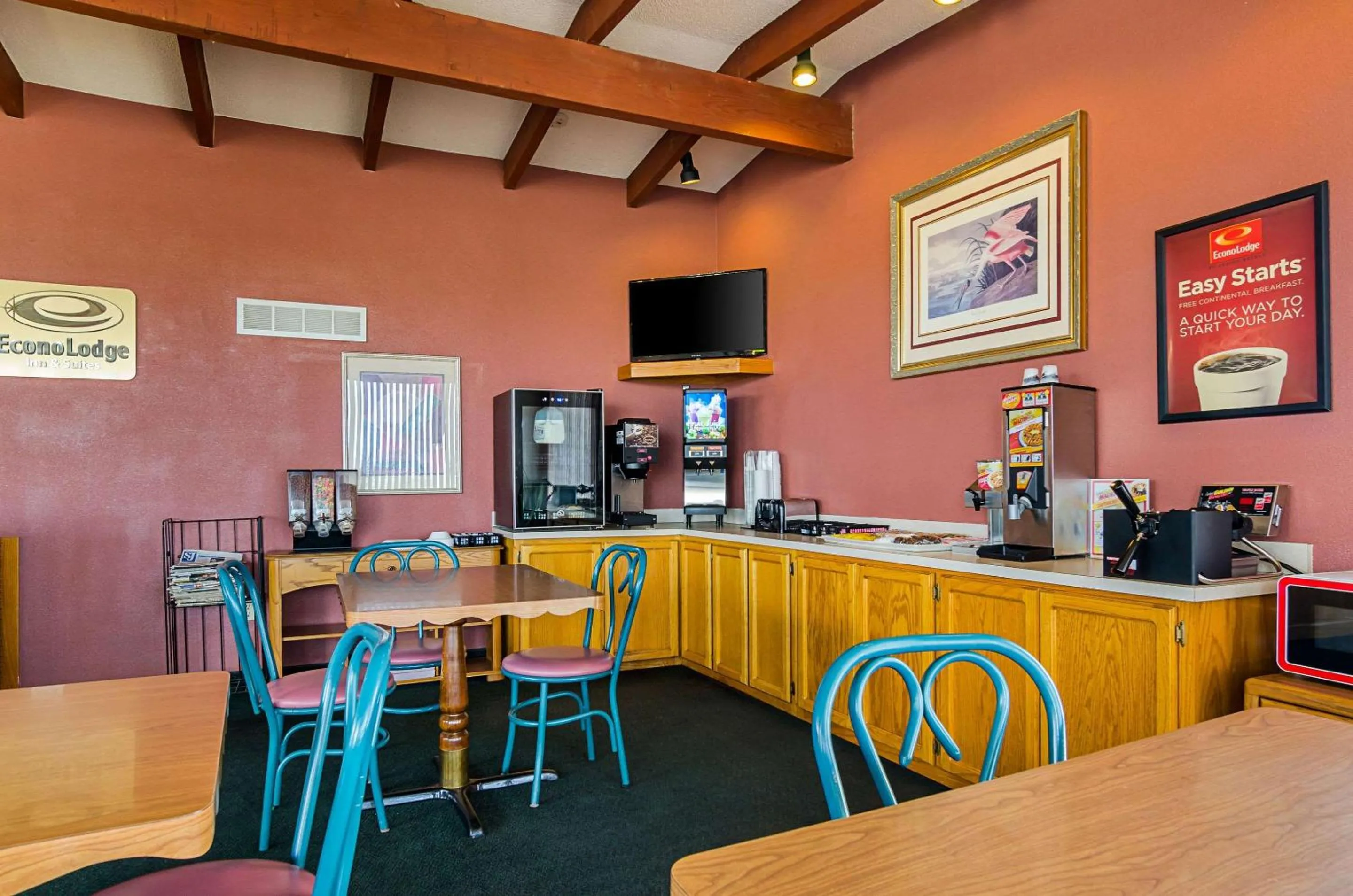 Restaurant/Places to Eat in Econo Lodge Wakeeney