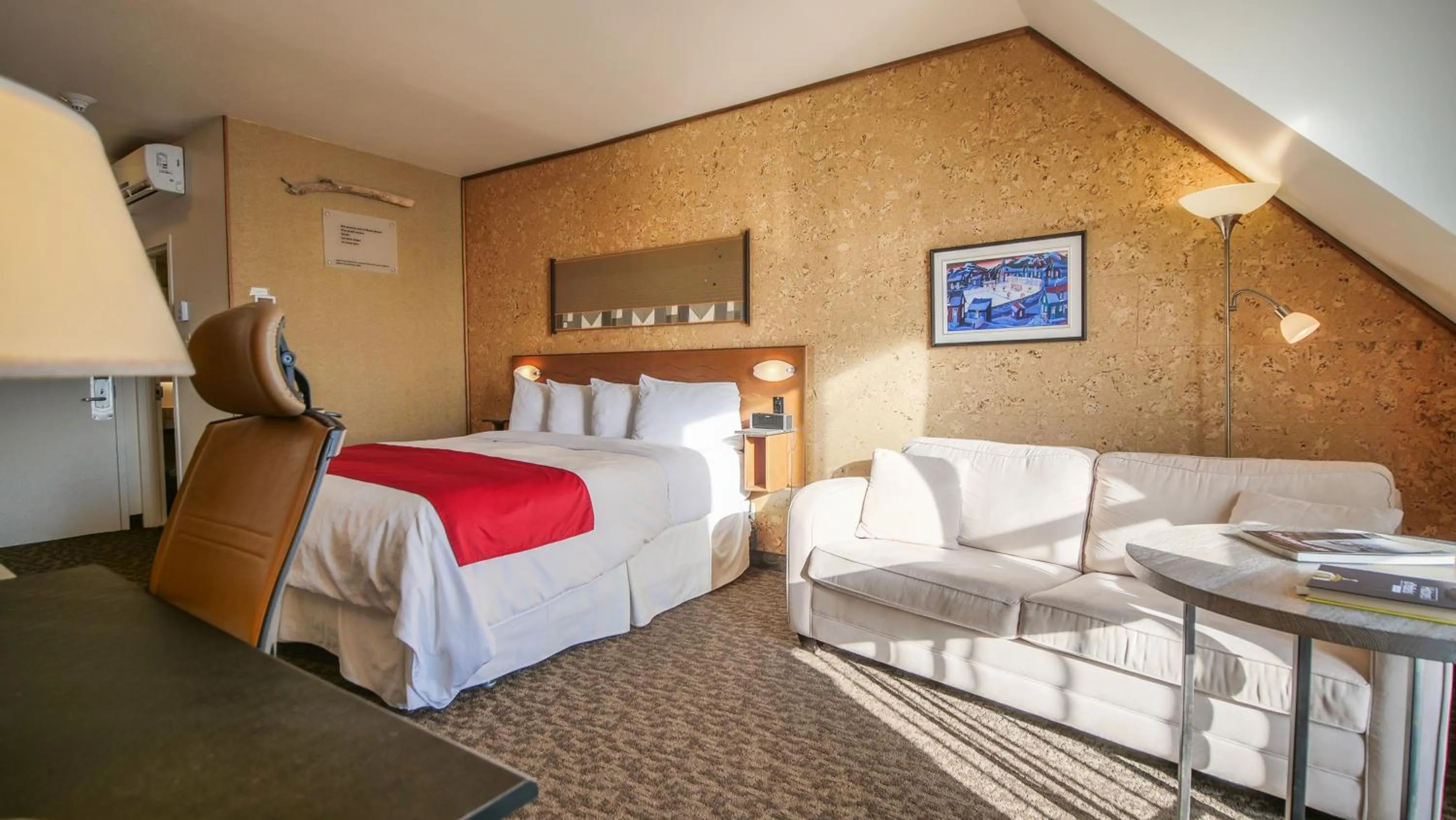 Seating area, Bed in Manoir Belle Plage